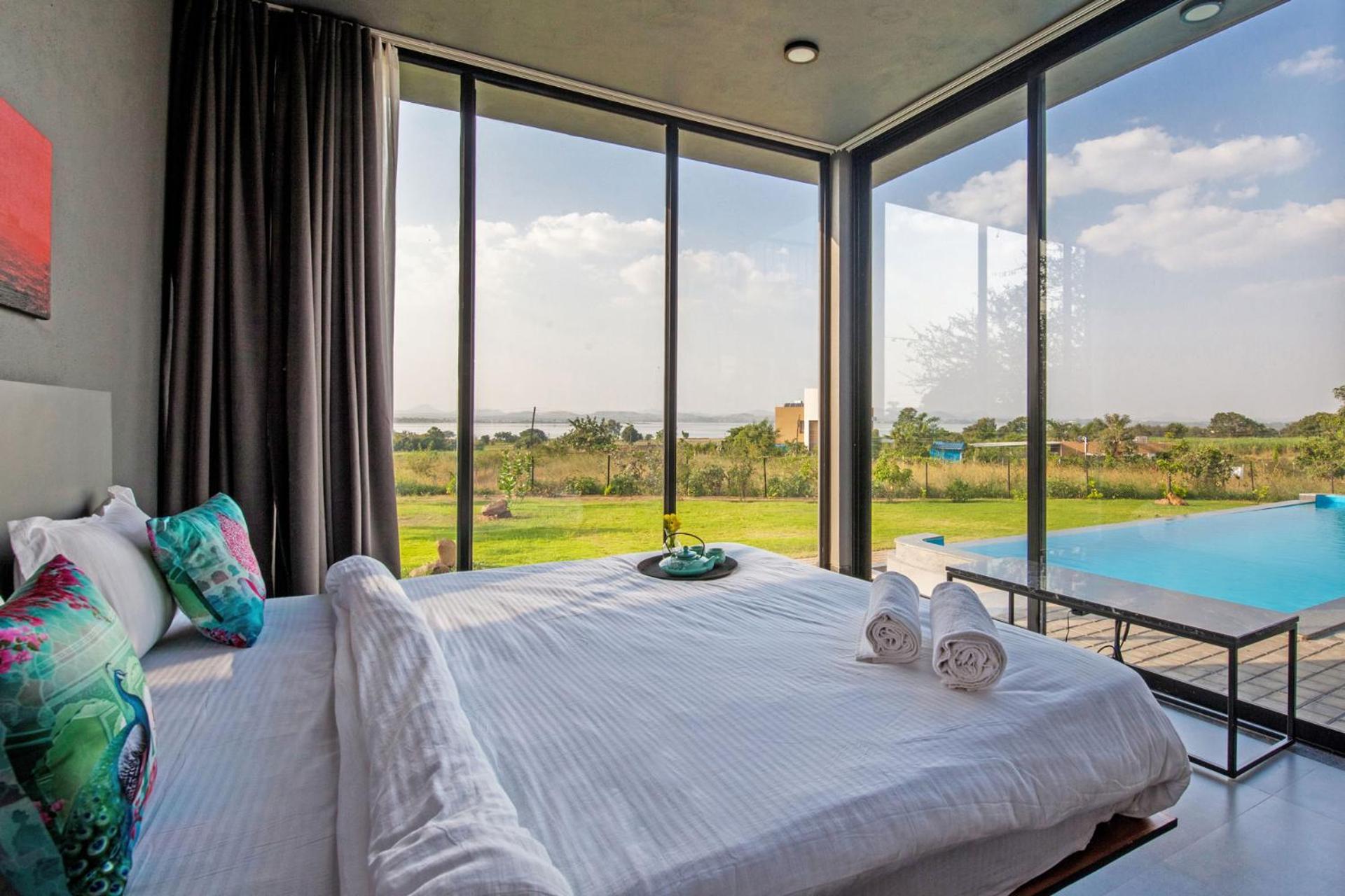 Stayvista's - Lakeview With Spacious Pool & Terrace For Stargazing * Nashik