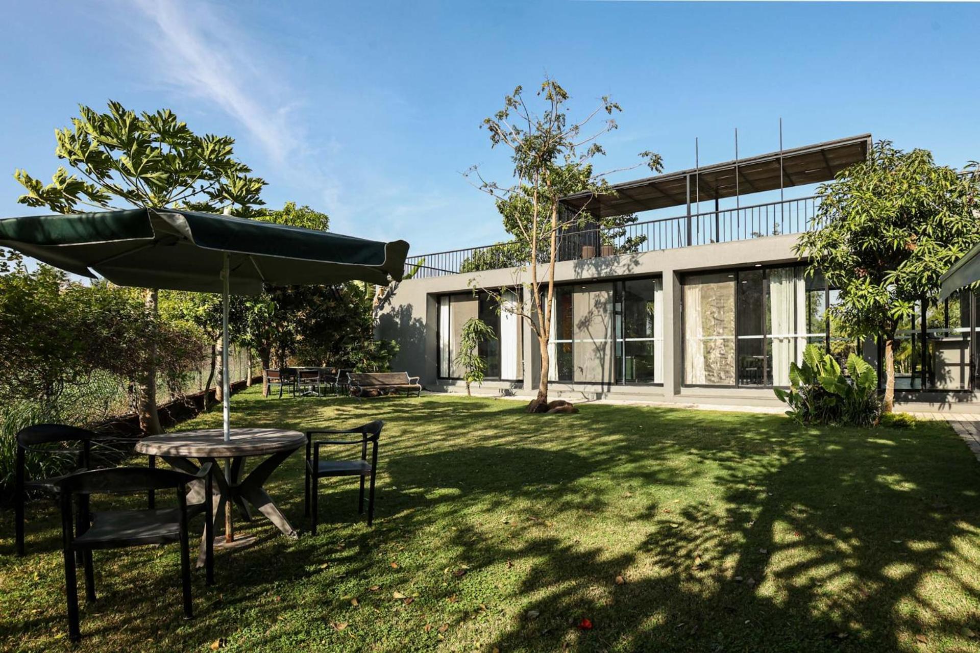 Stayvista's - Lakeview With Spacious Pool & Terrace For Stargazing