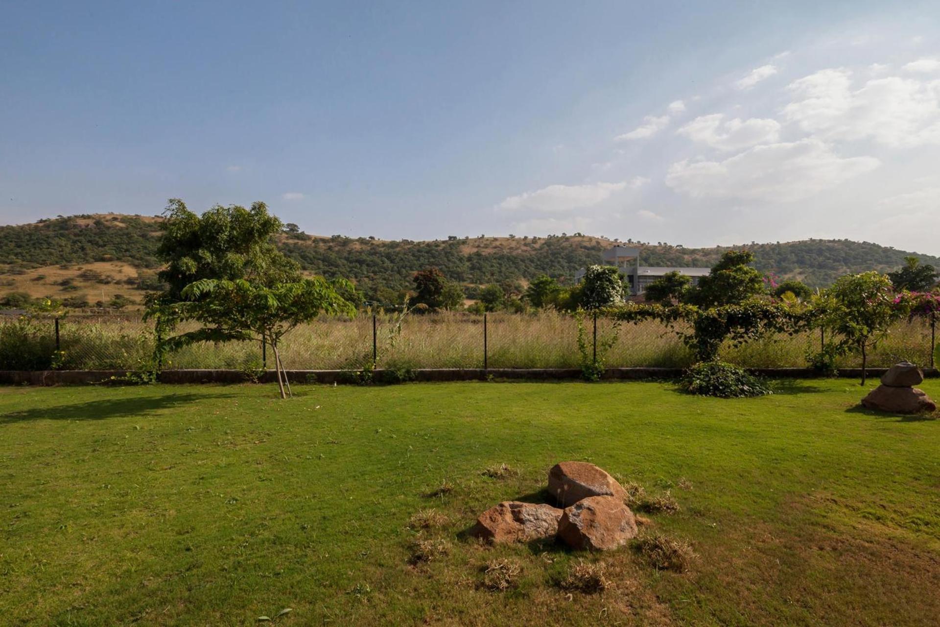 Villa Stayvista's - Lakeview With Spacious Pool & Terrace For Stargazing Nashik