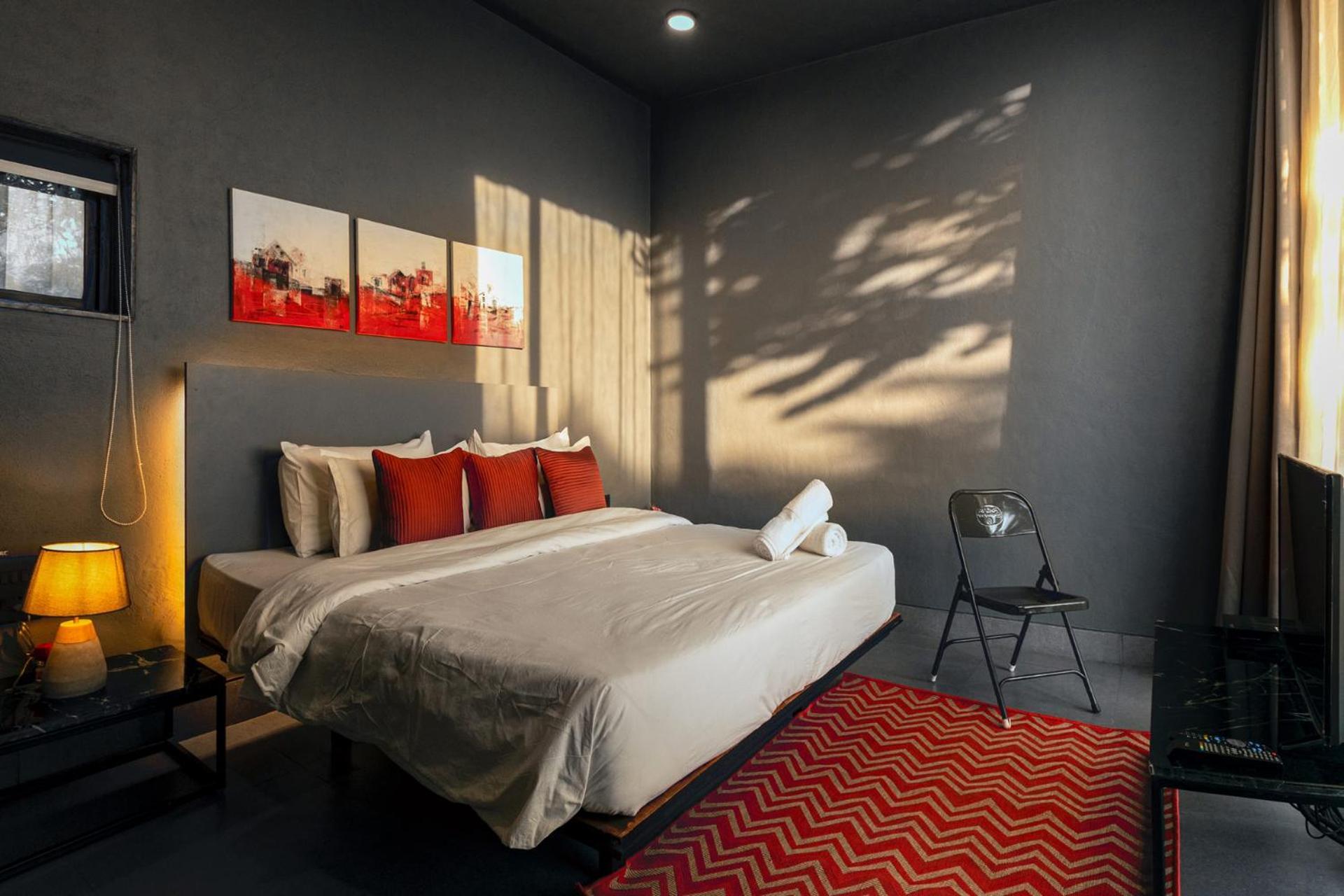 Stayvista's - Lakeview With Spacious Pool & Terrace For Stargazing *