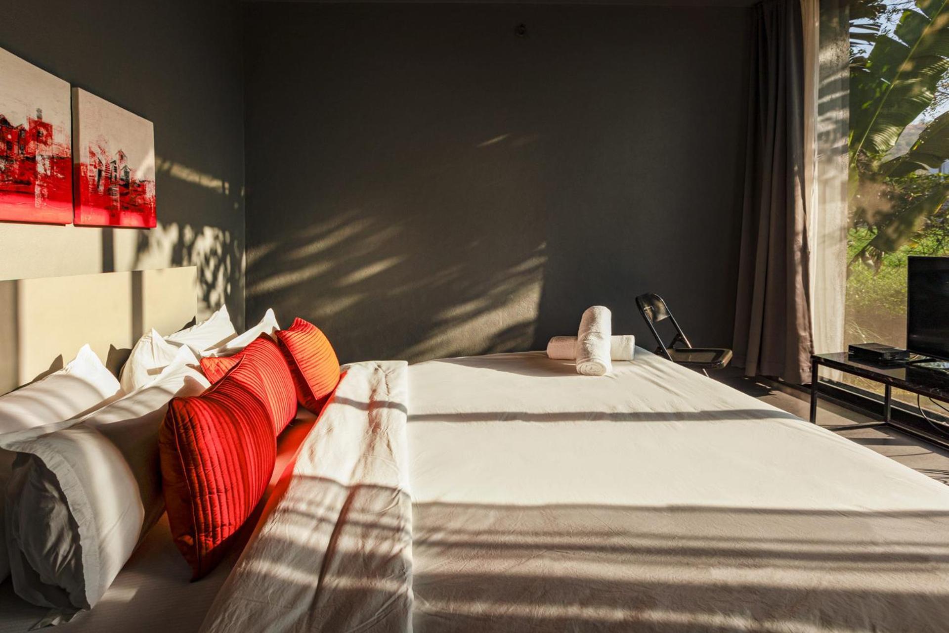 Stayvista's - Lakeview With Spacious Pool & Terrace For Stargazing * Nashik