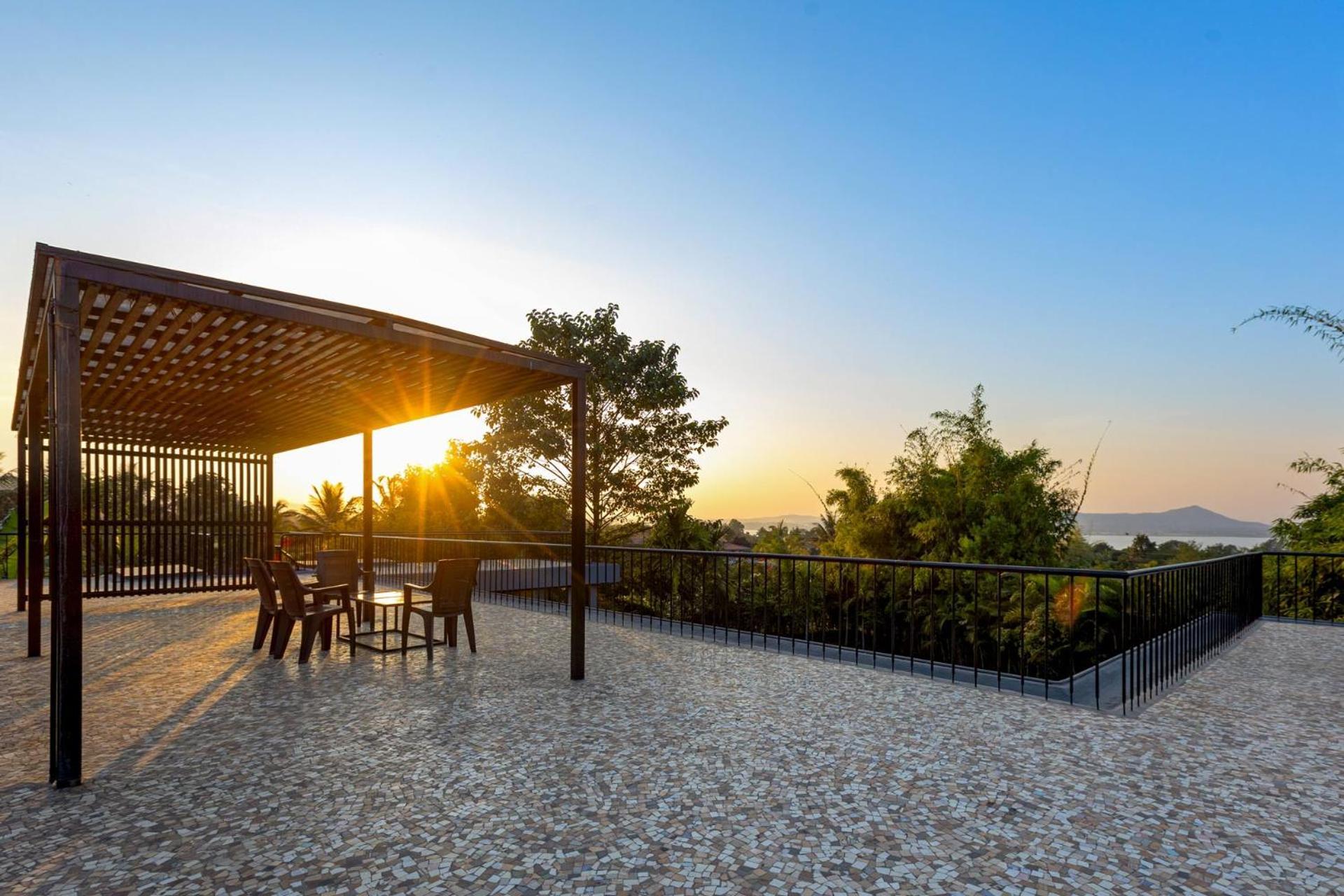 Villa Stayvista's - Lakeview With Spacious Pool & Terrace For Stargazing Nashik