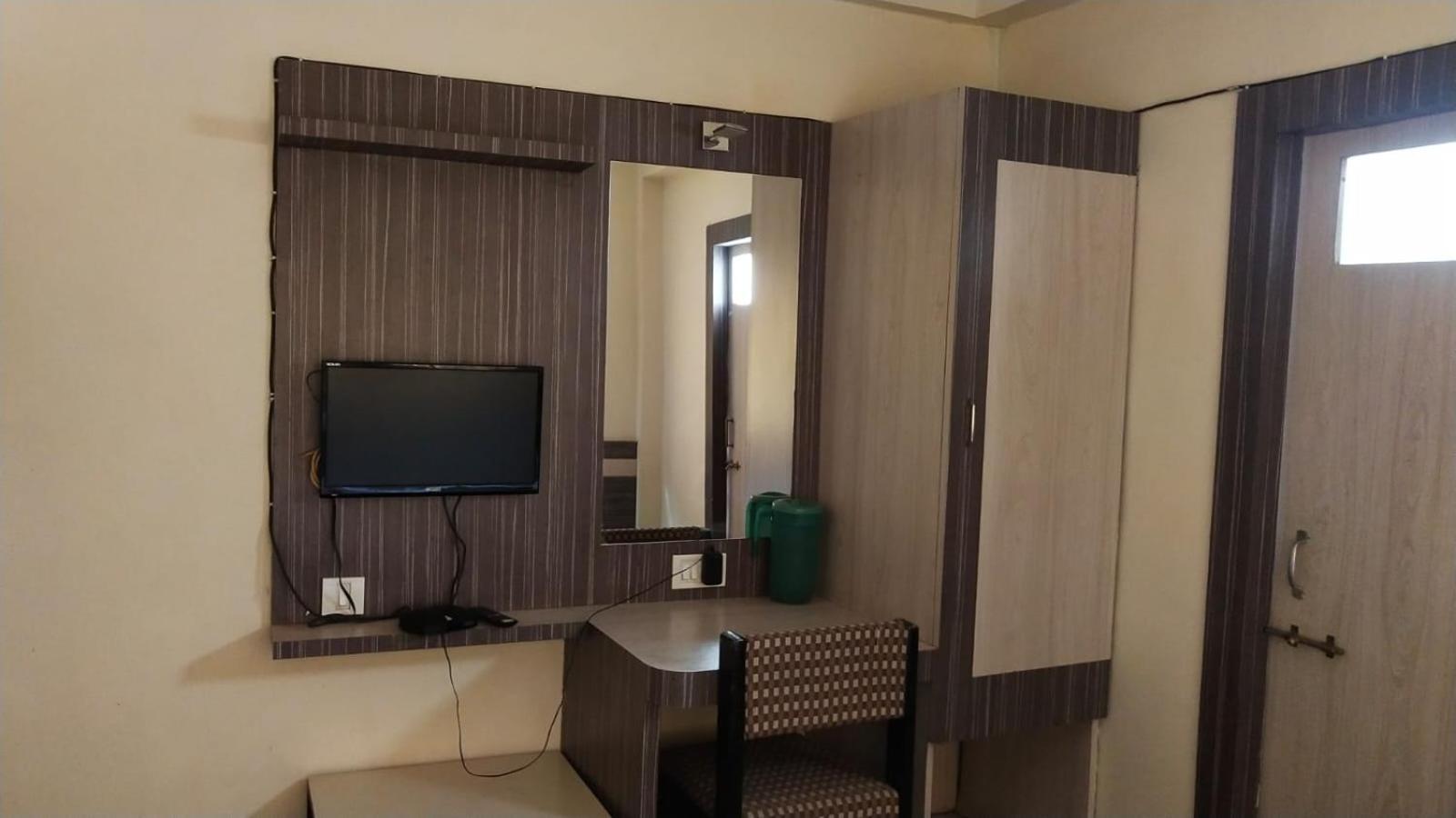 Vaishali Guest house 2*