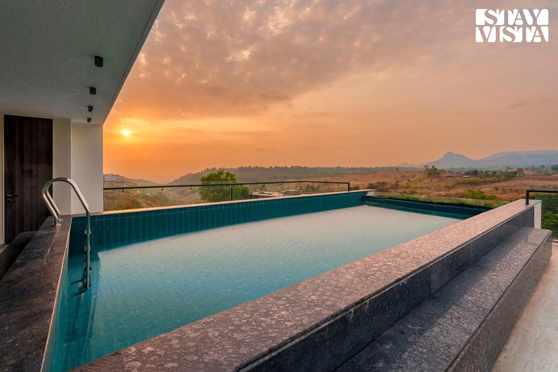 Stayvista At Majestic Whispers With Rooftop Pool Villa *