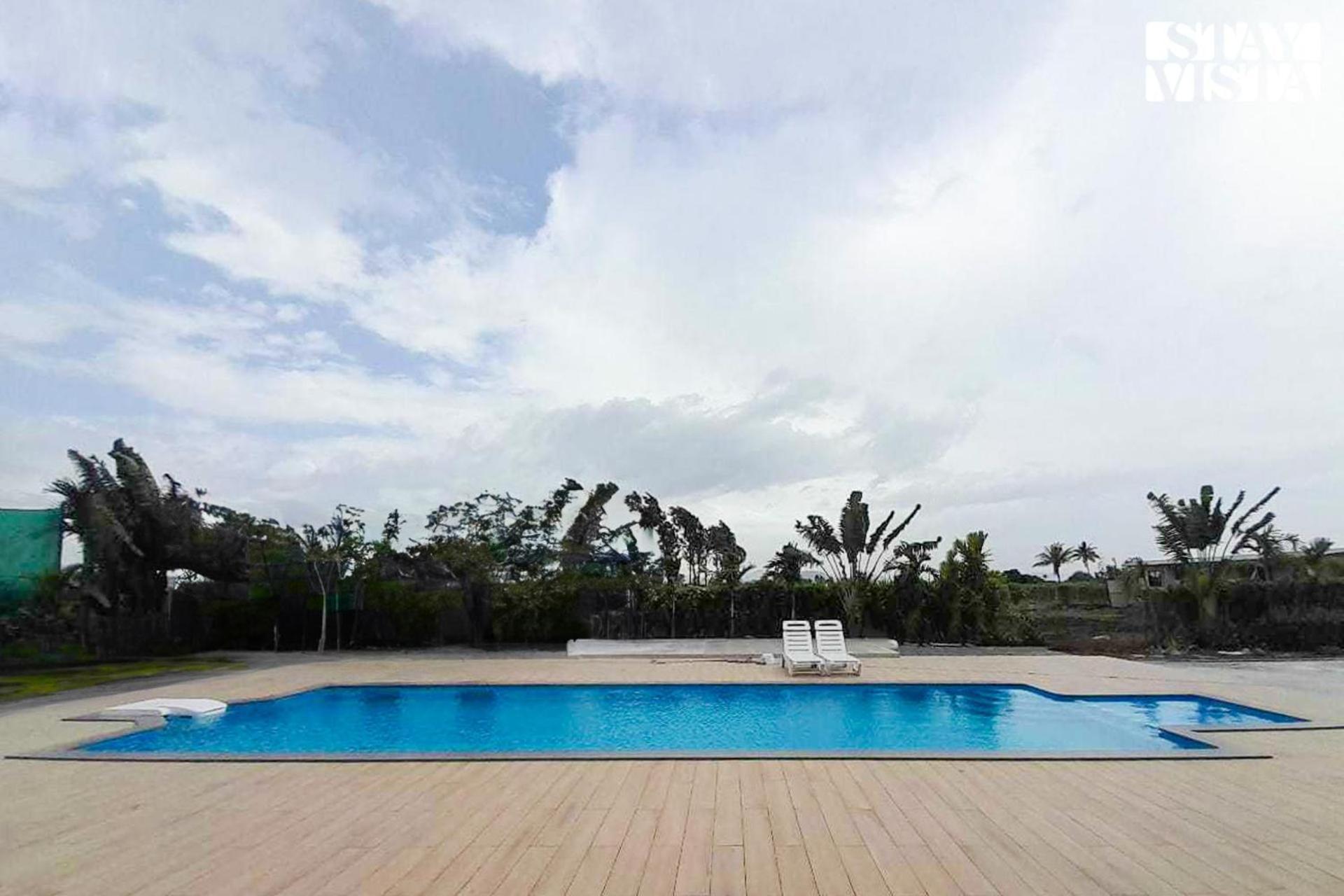 Stayvista's Silver Grove - Serene Haven With Expansive Lawn & Terrace Villa *