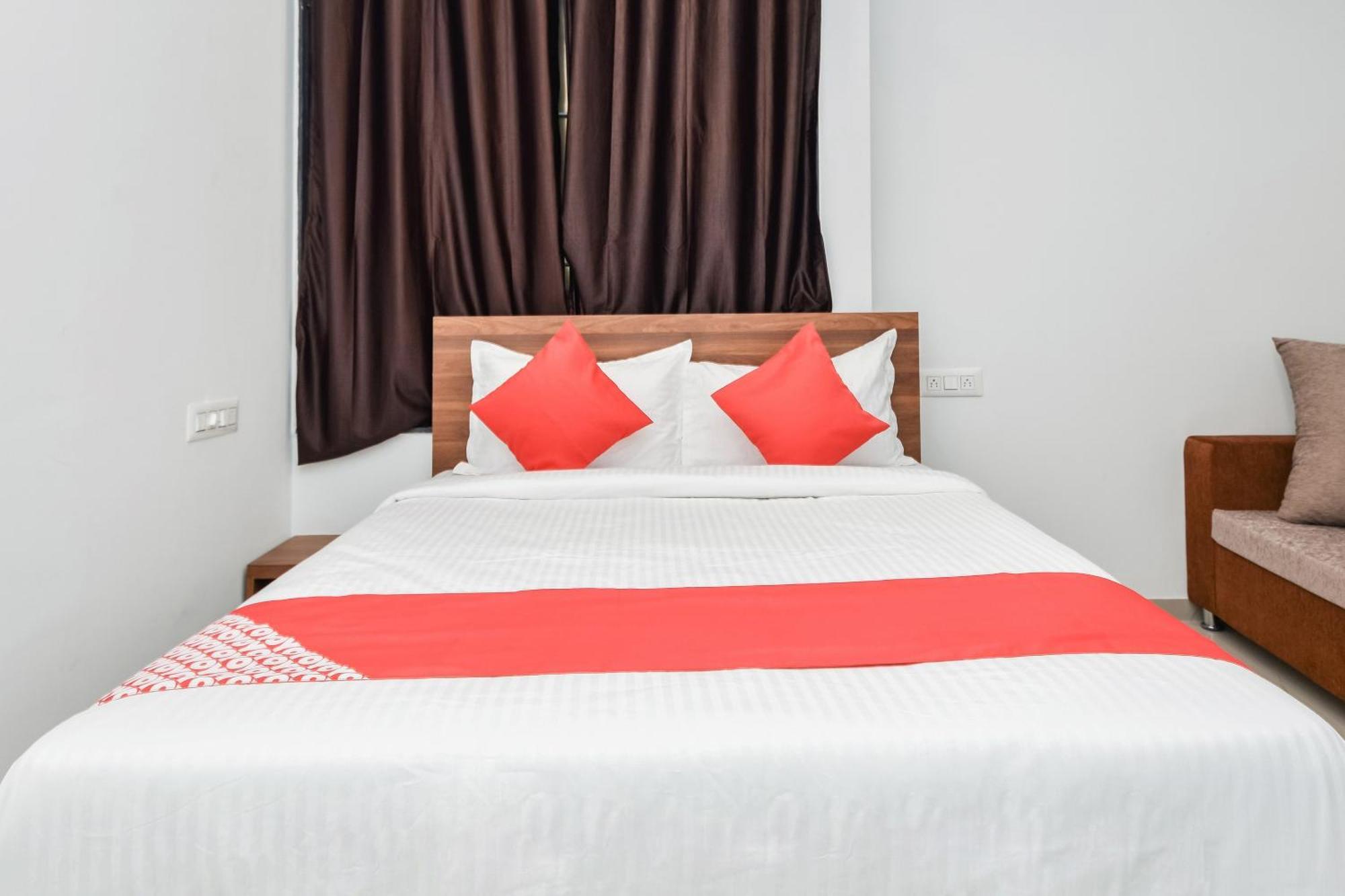 Oyo The Address Hotel
