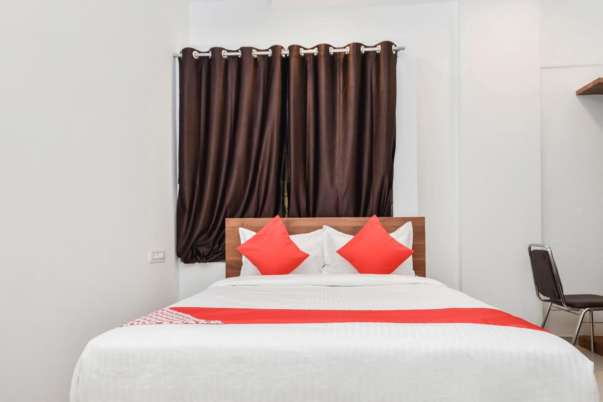 Oyo The Address Hotel
