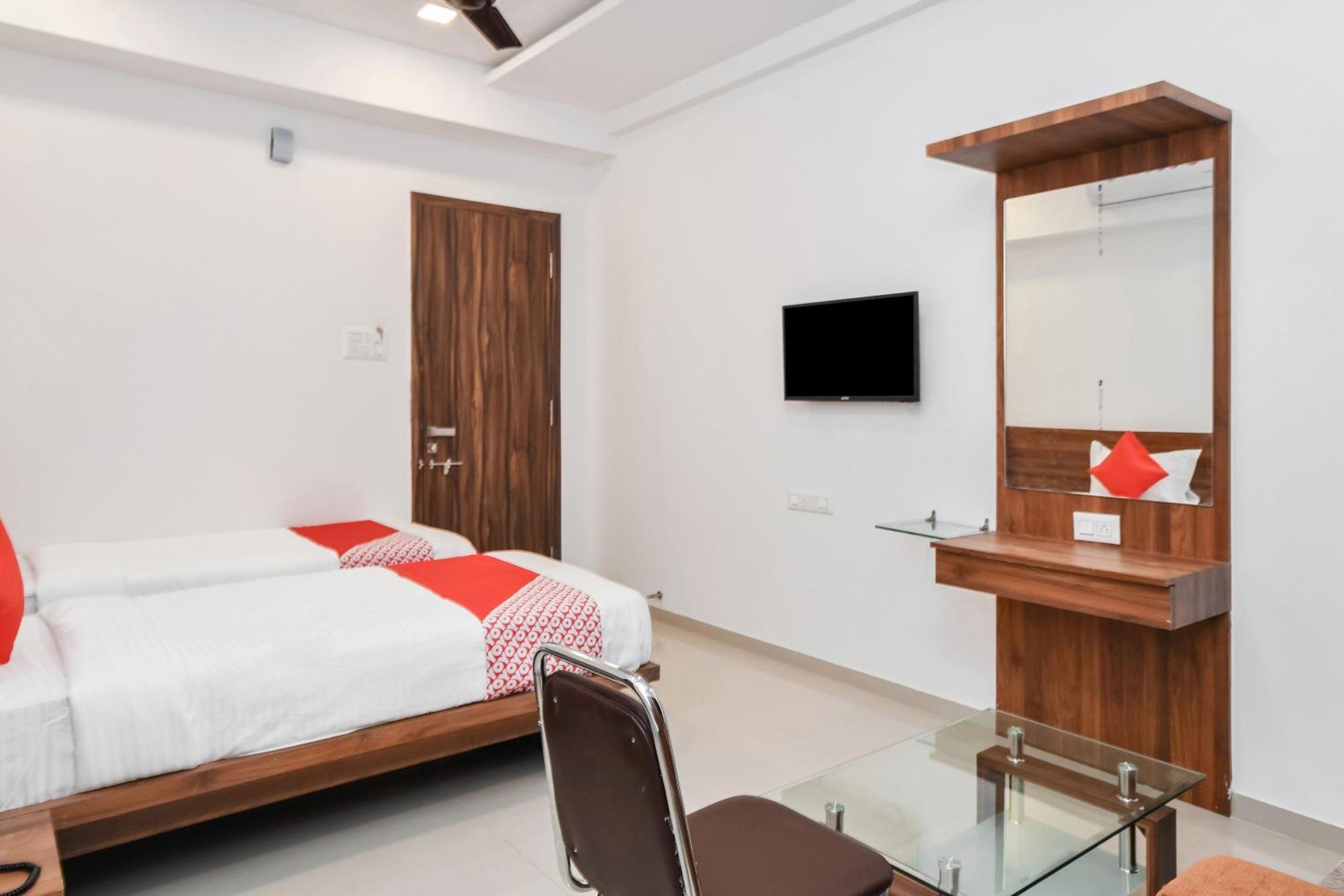 Hotel Oyo The Address Nashik
