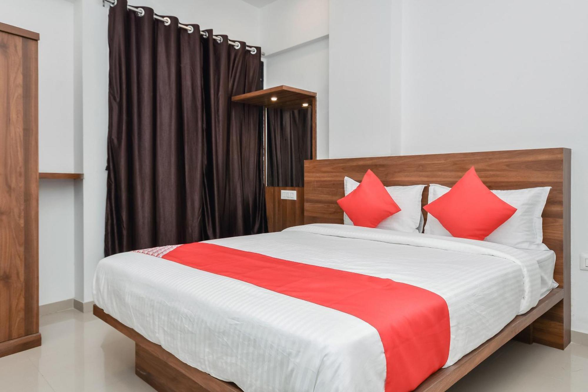 Oyo The Address Hotel 3*