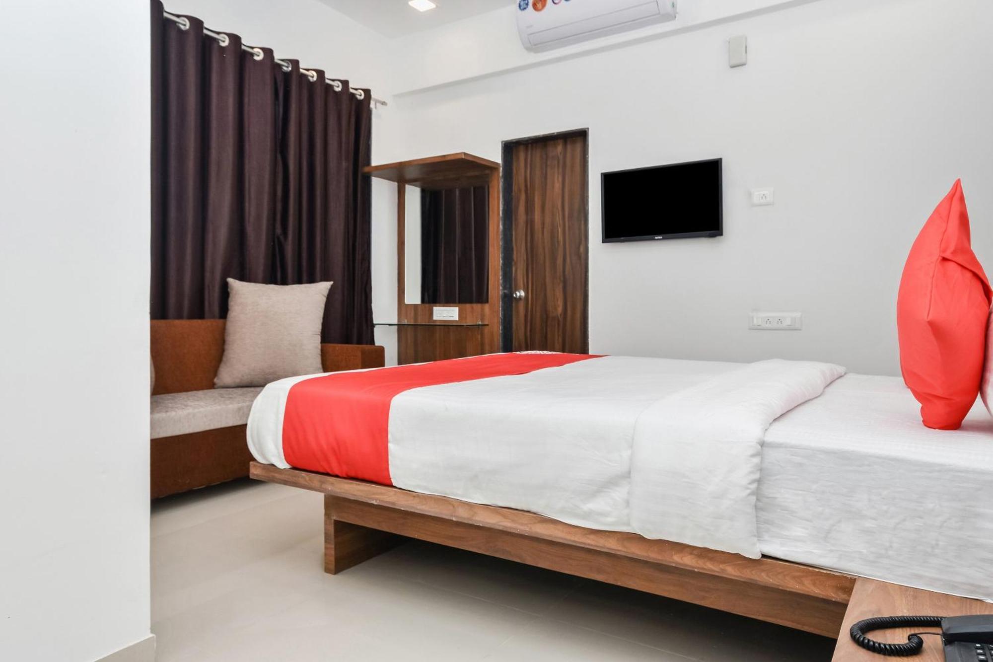 Oyo The Address Hotel 3*
