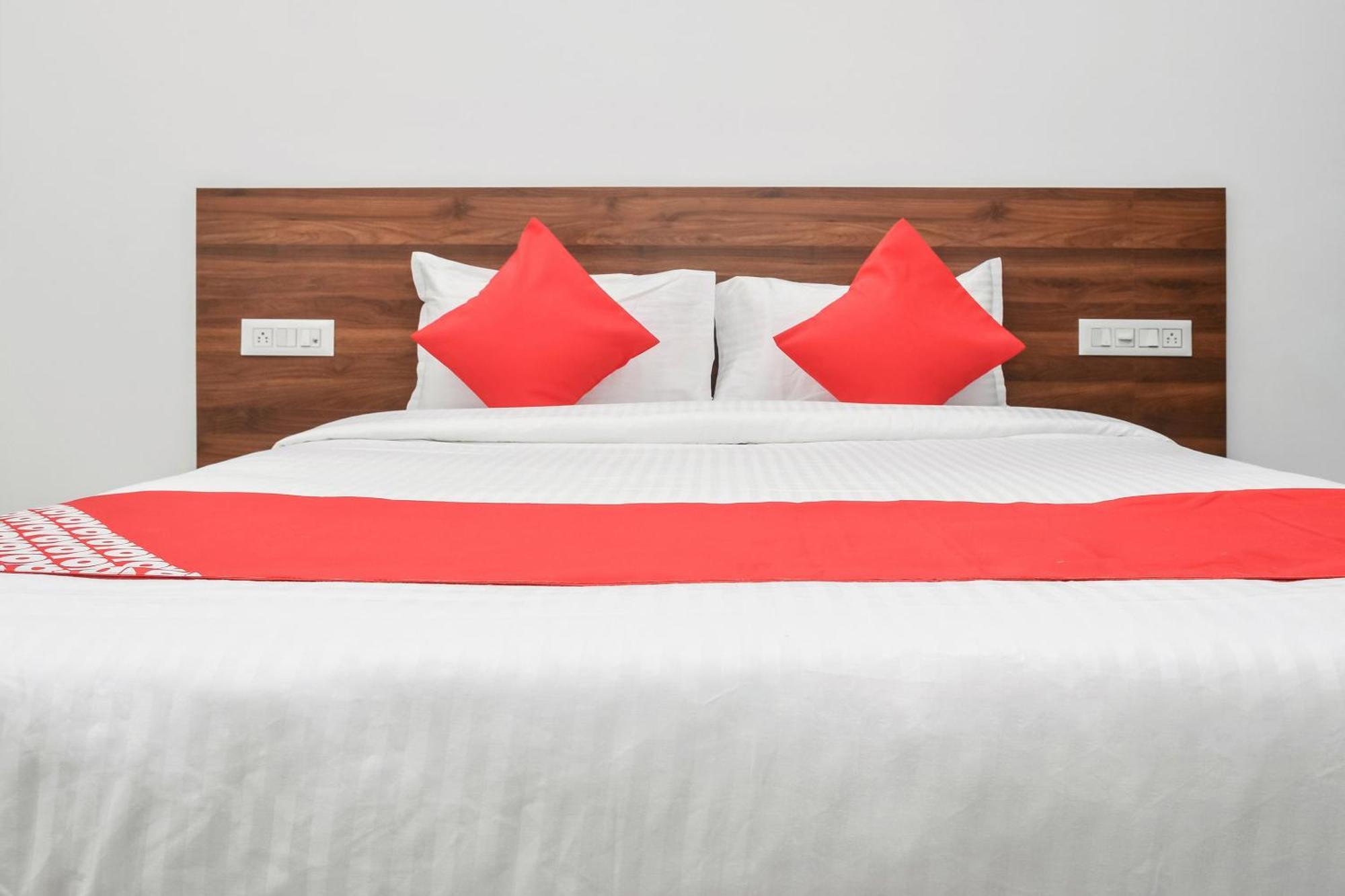 Hotel Oyo The Address 3*