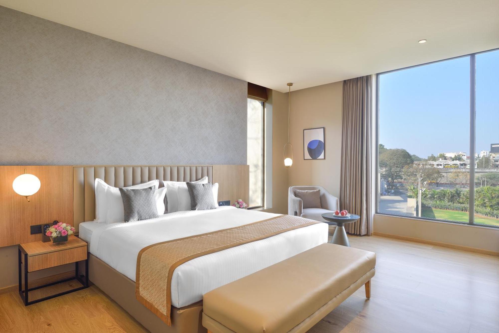 Hotel Treat Center