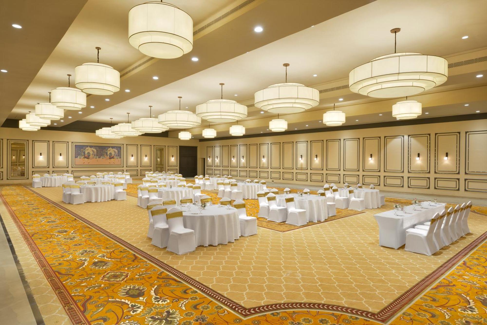 Treat Center Hotel 4*