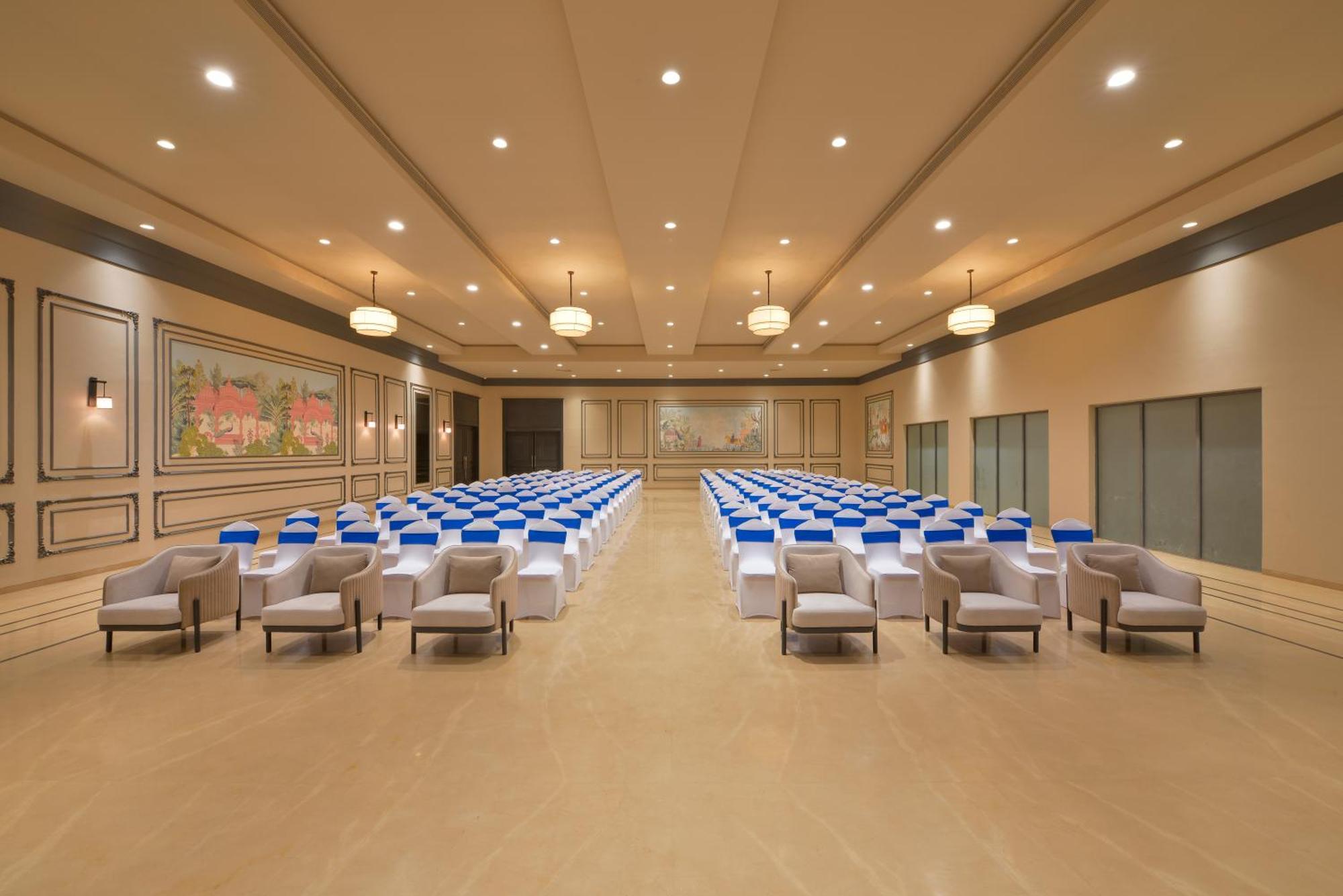 Hotel Treat Center