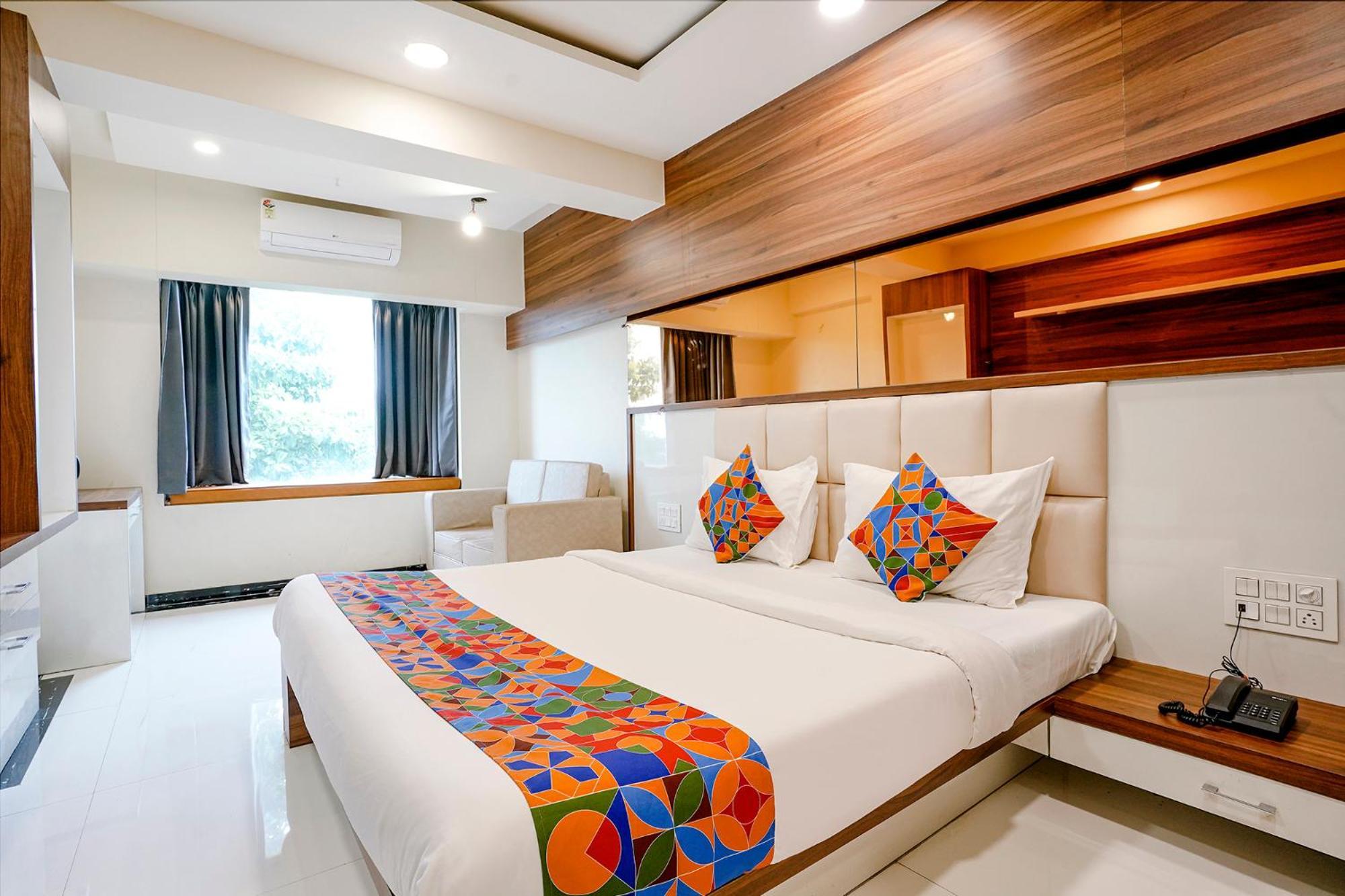 Hotel Fabhotel The - Nr Vijay Mamta Theatre, Road