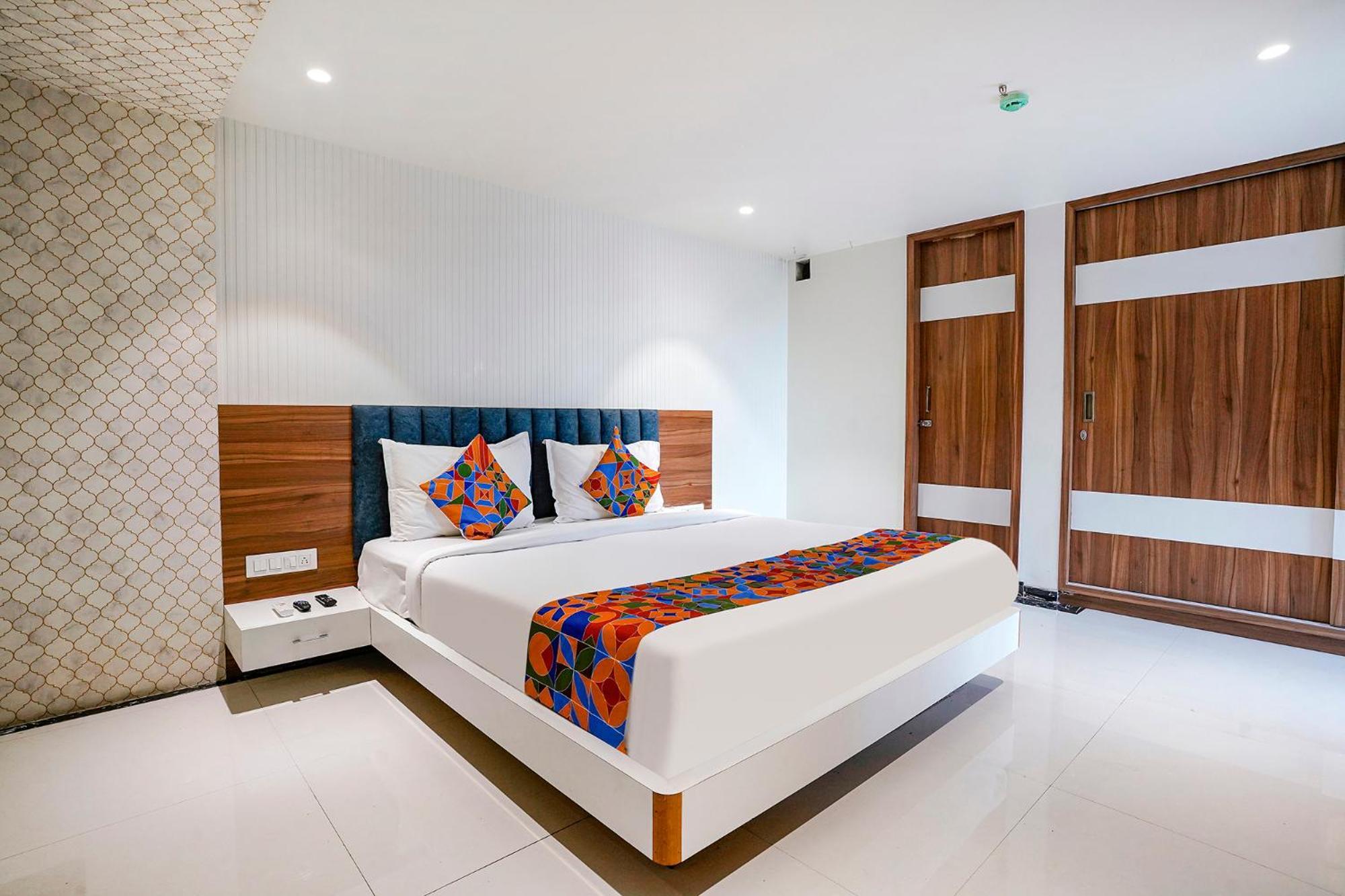 Fabhotel The - Nr Vijay Mamta Theatre, Road Hotel Nashik