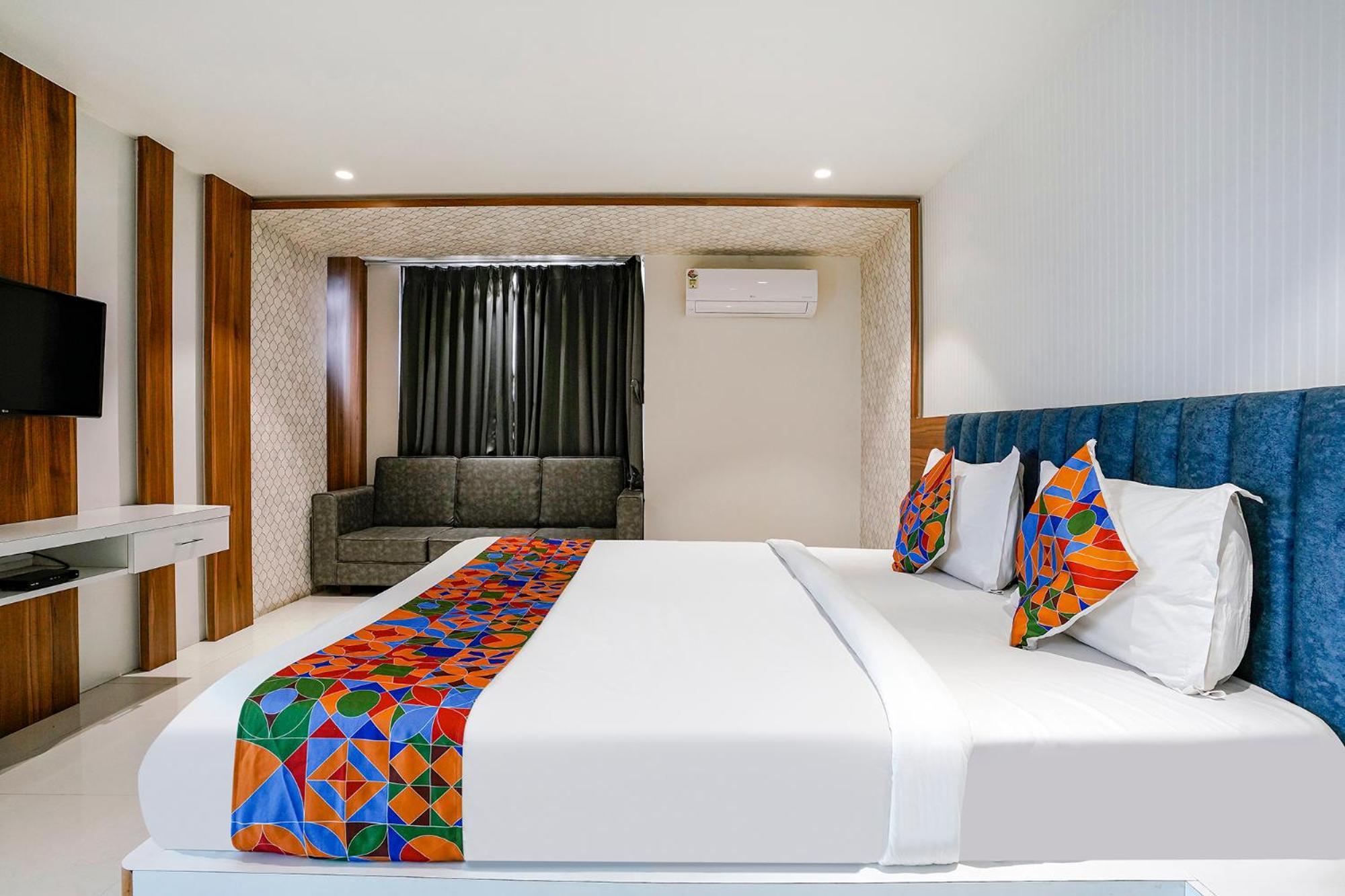 Hotel Fabhotel The - Nr Vijay Mamta Theatre, Road Nashik