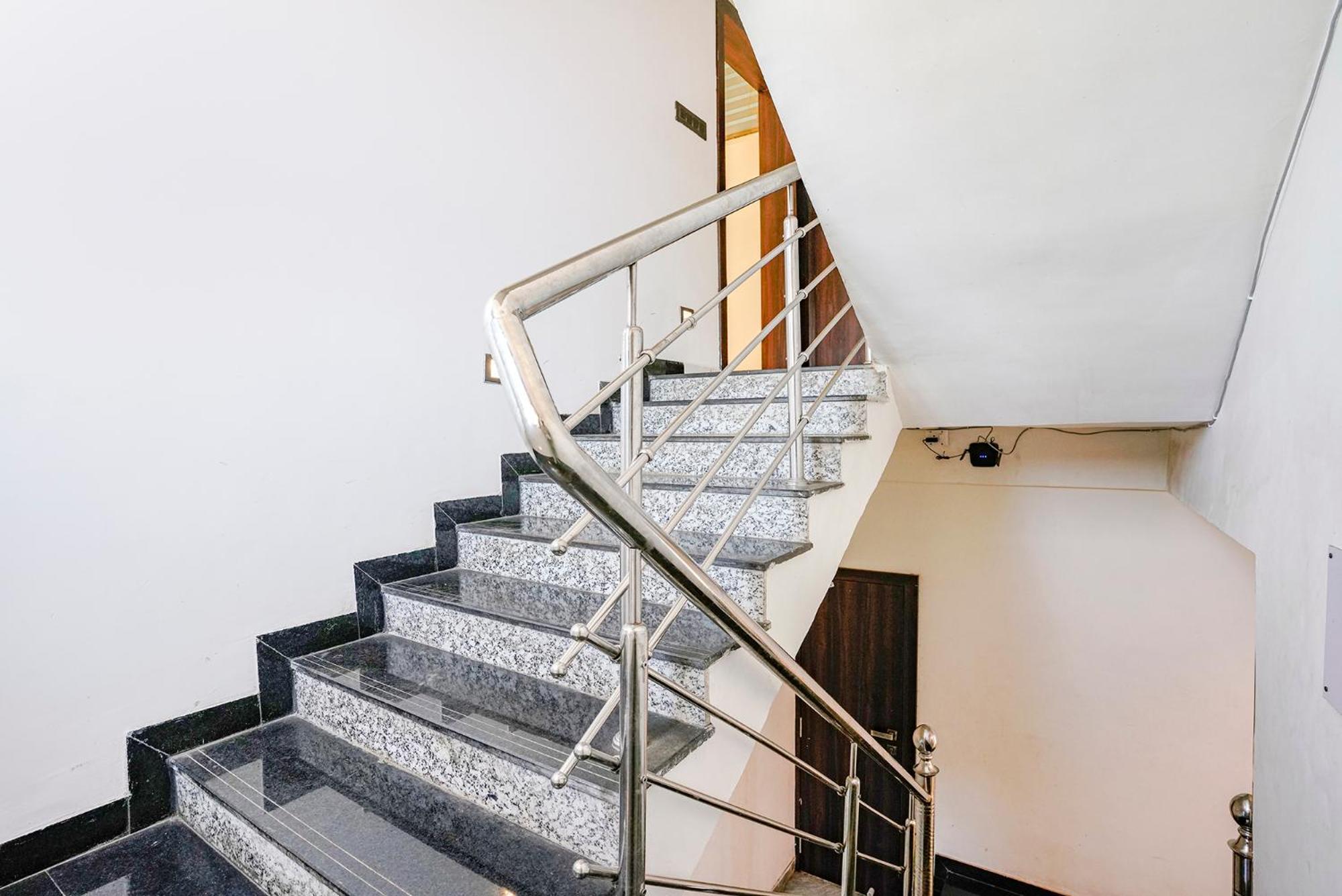 Hotel Fabhotel The Regal - Pathardi Phata