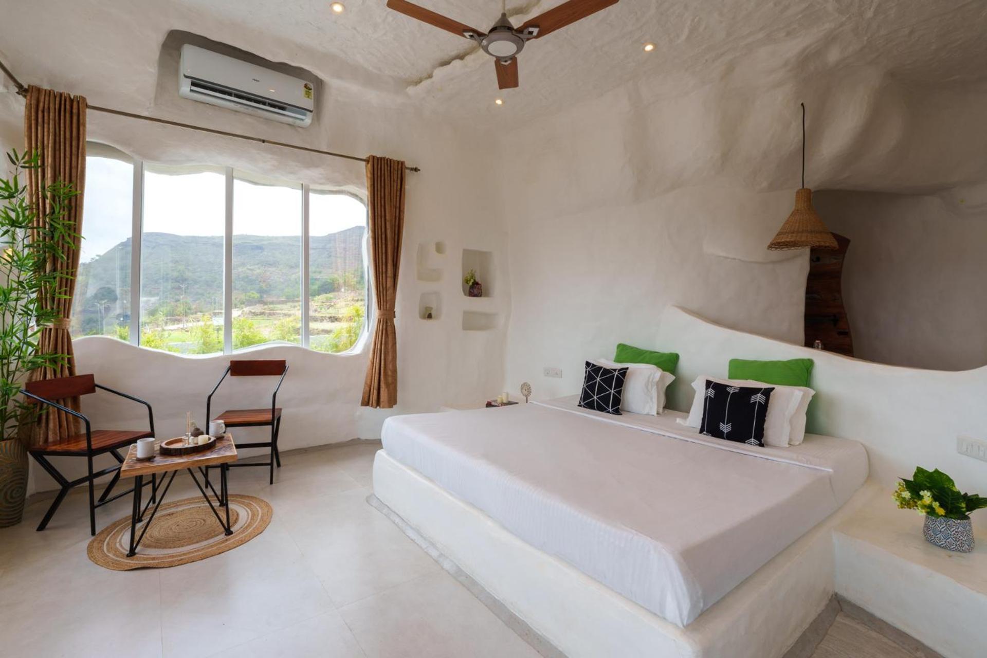 Stonera: Mountain Retreat With Indoor Pool & Outdoor Firepit *