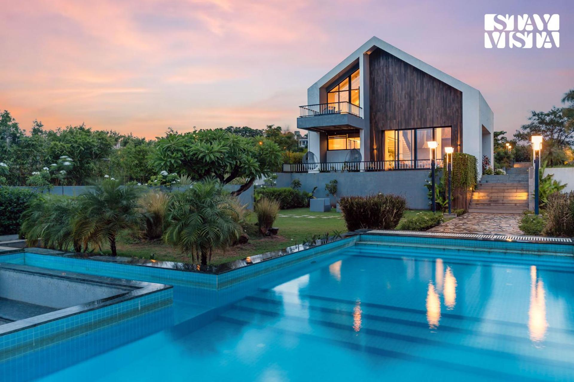 Villa Stayvista At The Rainfield With Gazebo & Lawn Nashik