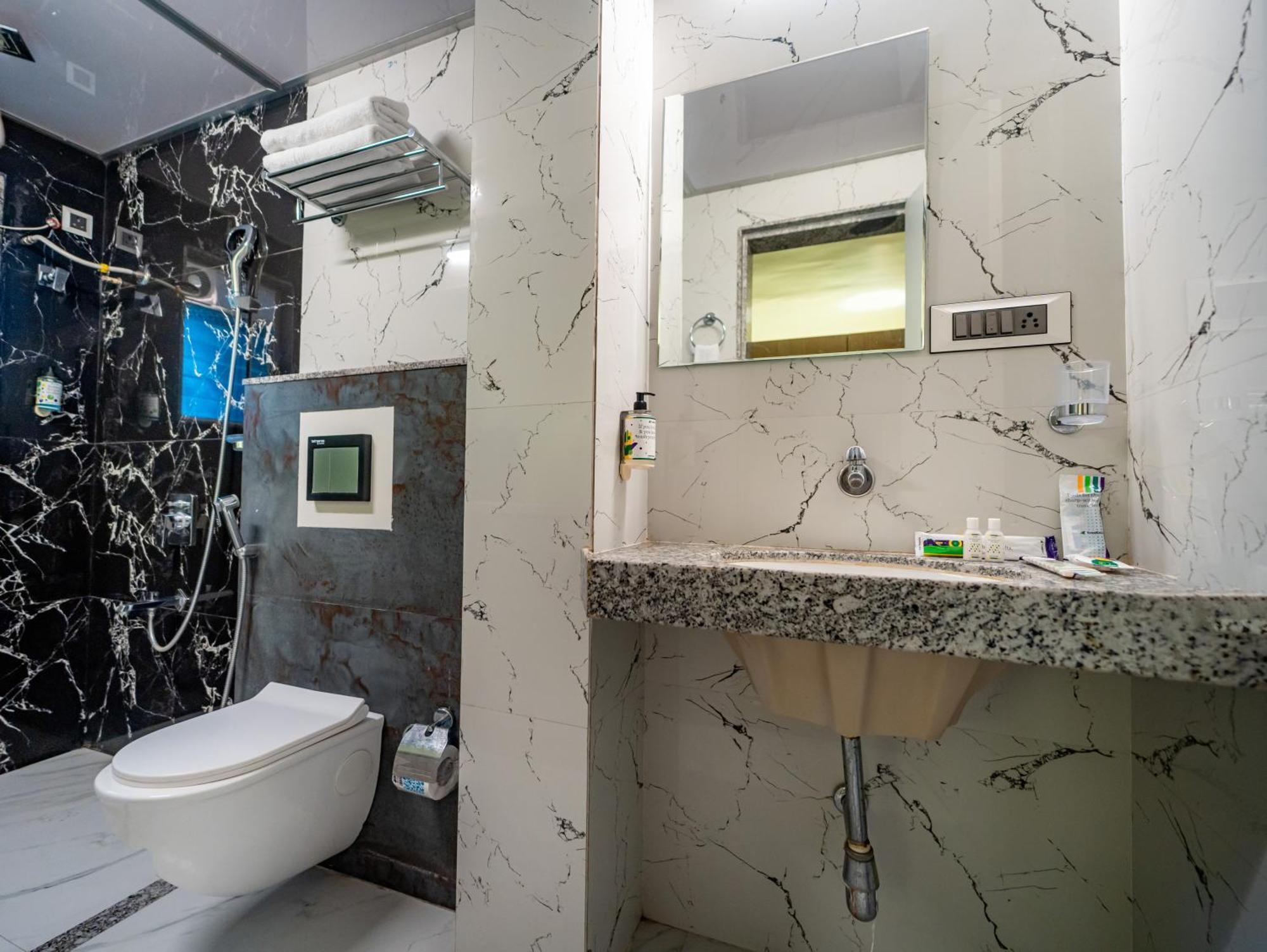 Hotel Treebo Sai Rekha Nashik