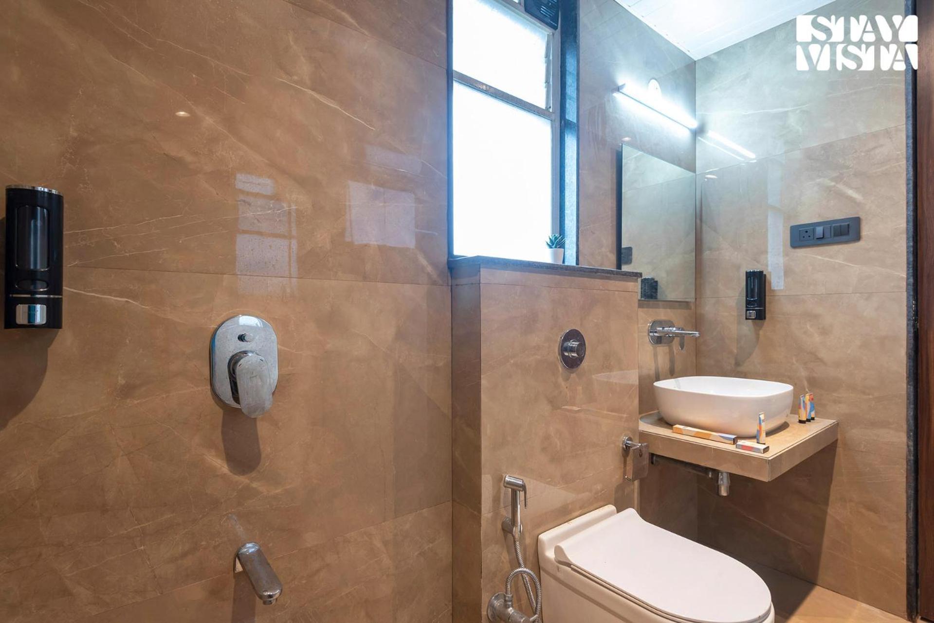 Stayvista At Whispering Meadows - Pool, Ac & View * Nashik