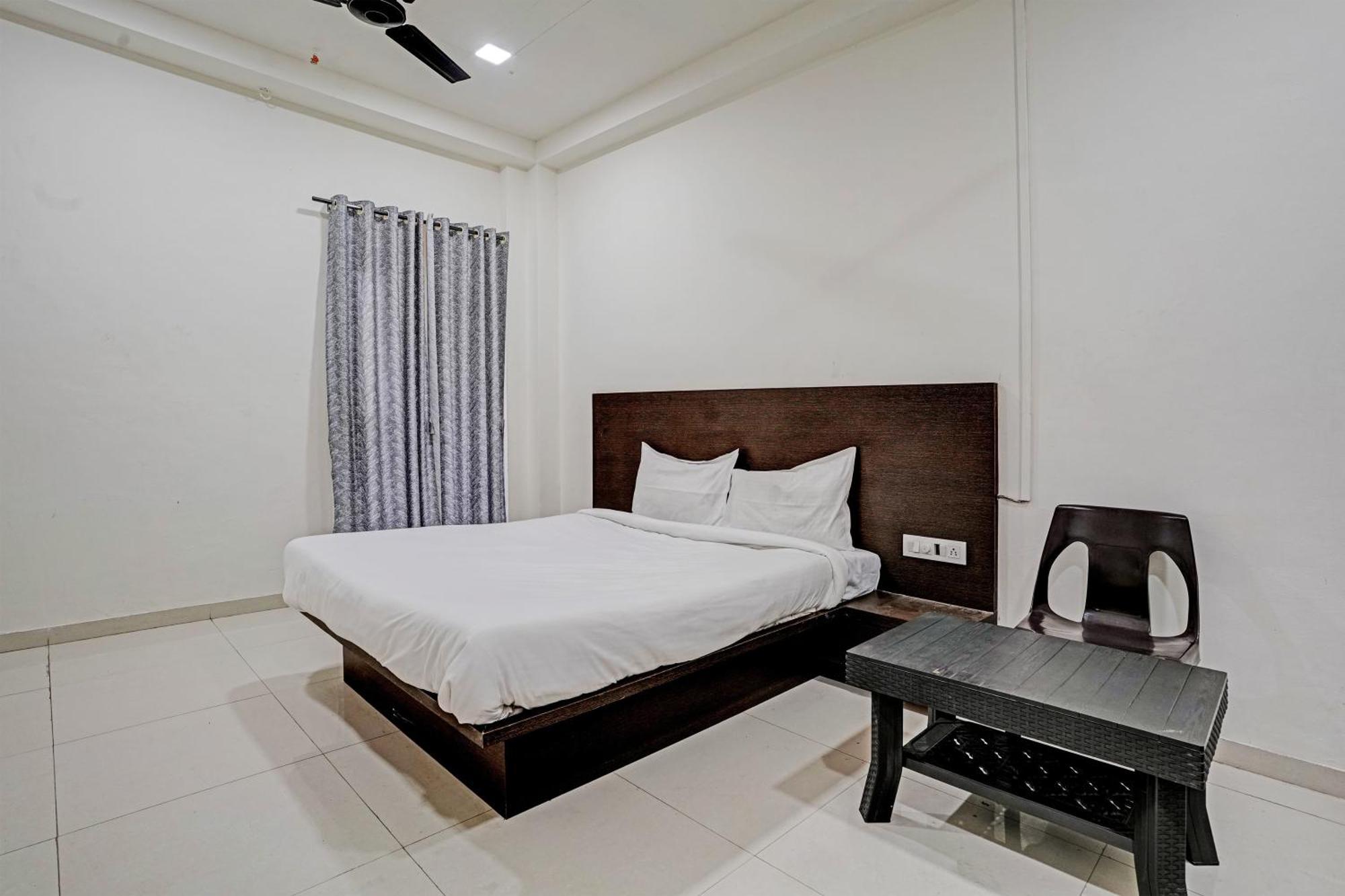 Hotel Oyo Om Sai Nashik