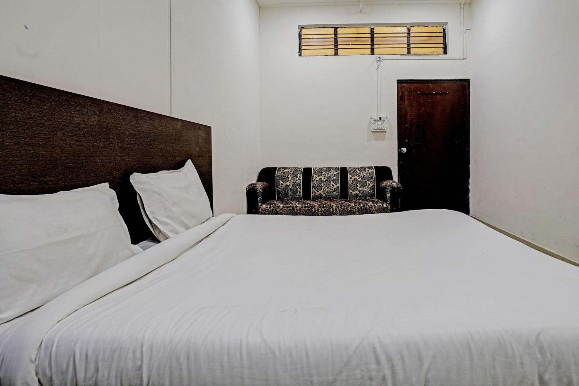 Oyo Om Sai Hotel Nashik