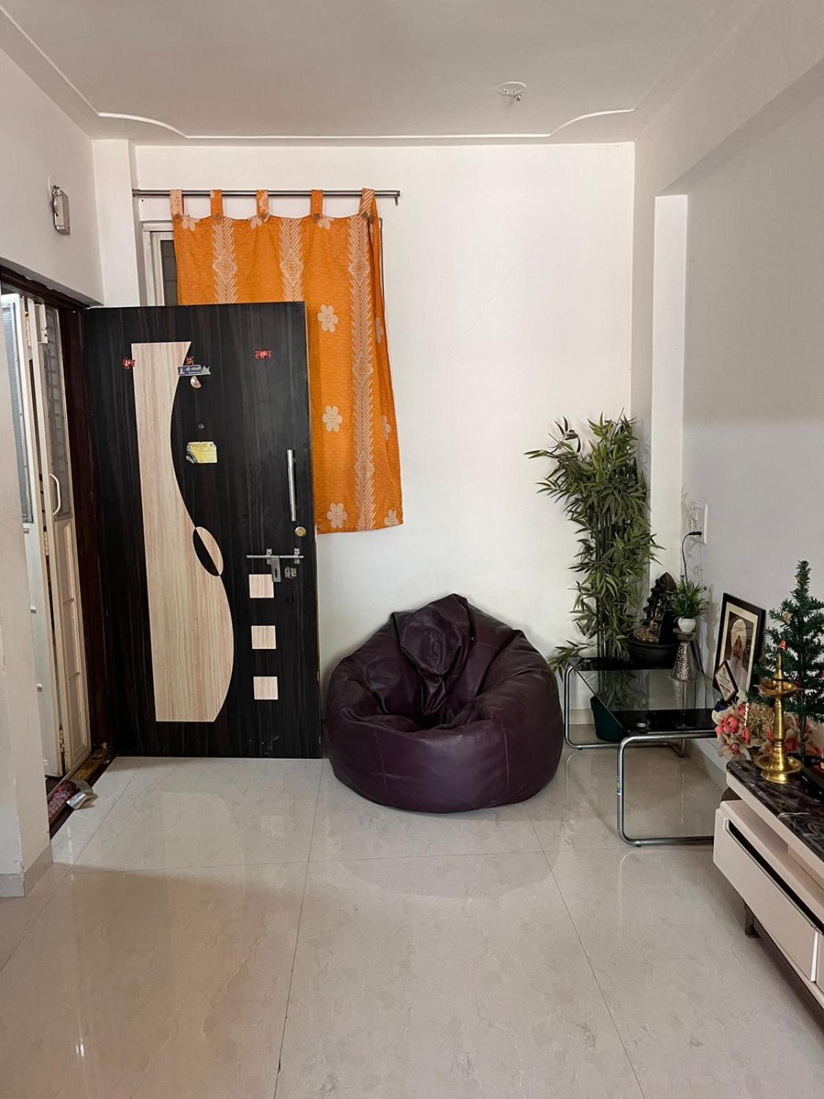2bhk Flat Jail Road *