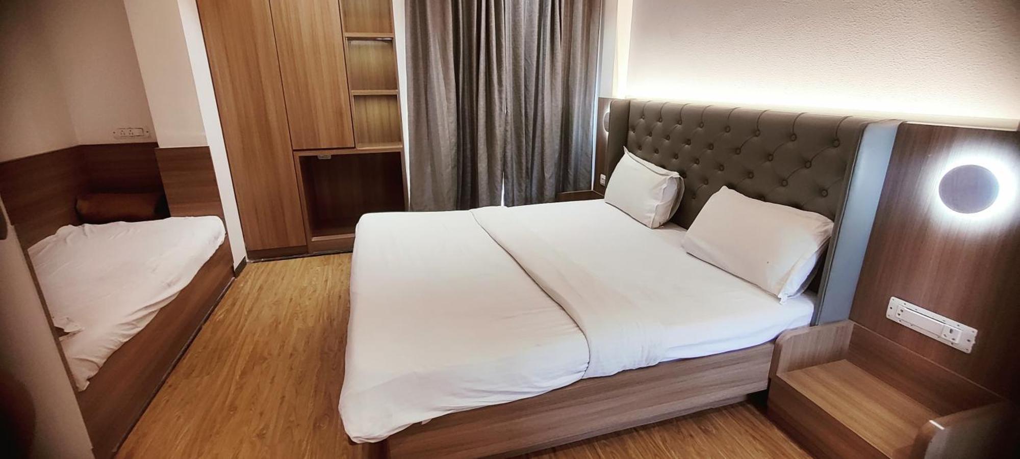 Hotel The Byke Suresh Plaza 2*