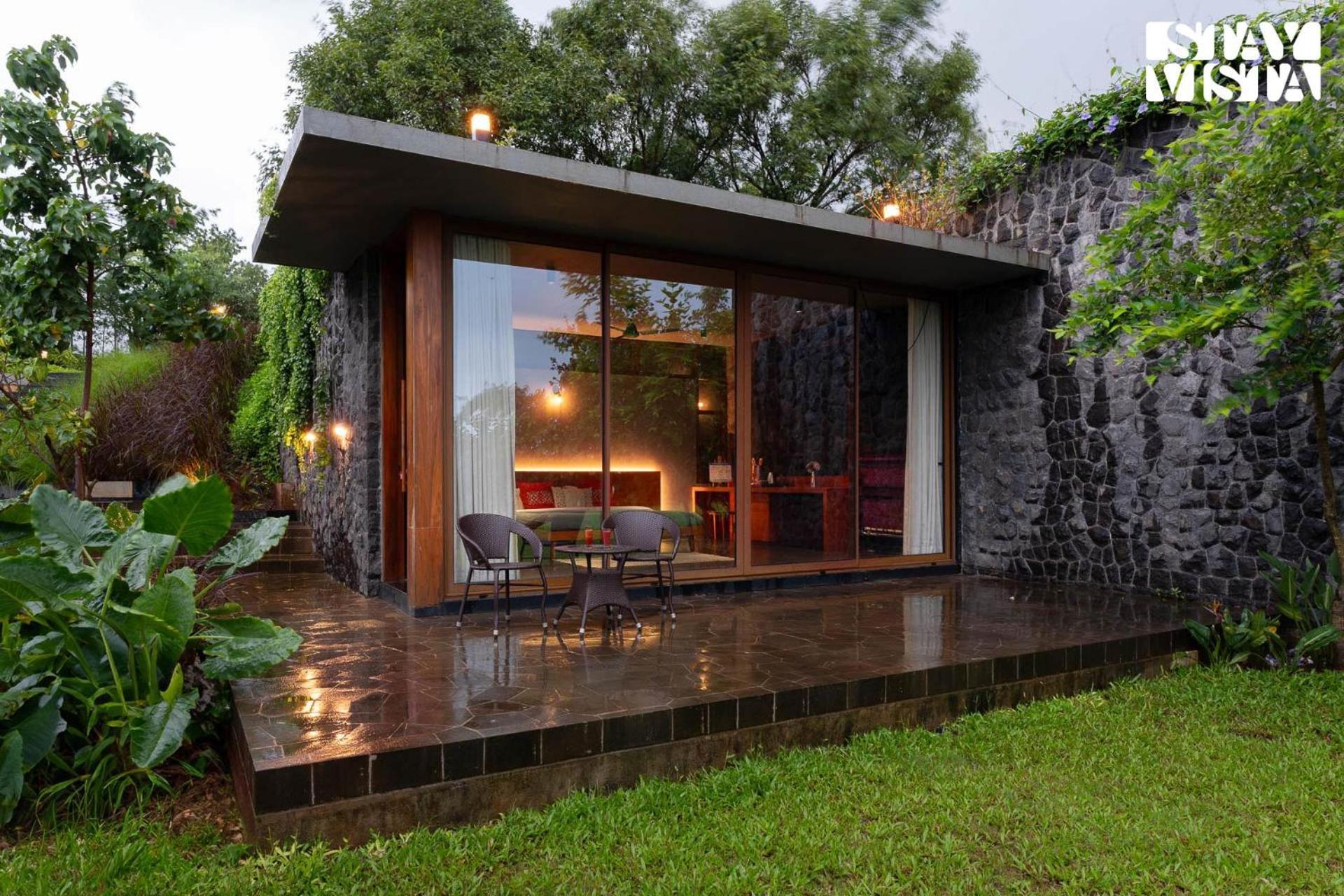 Stayvista At Stonescape With Pool, Lawn & Mountain View Villa Nashik