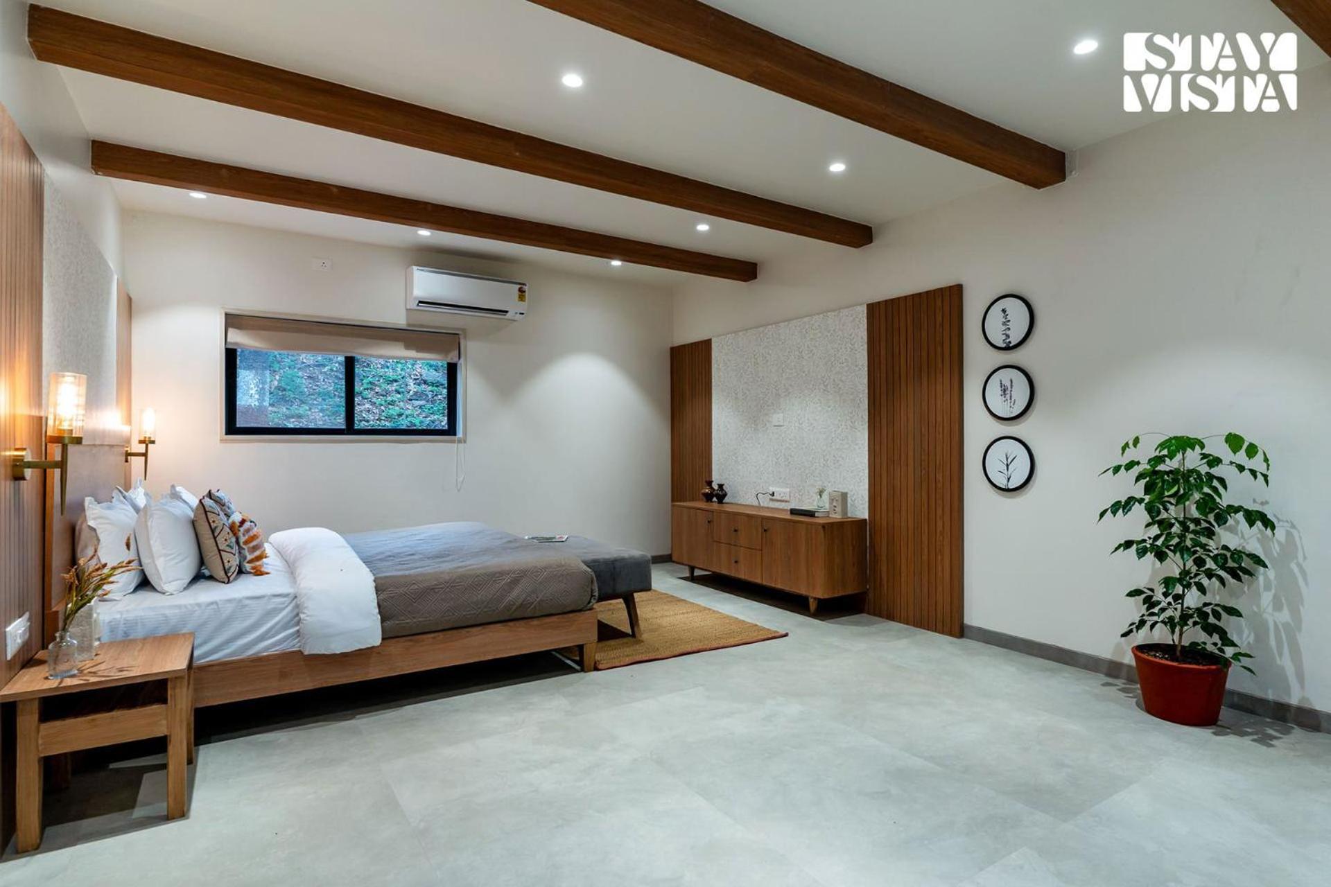 Villa Stayvista At Amber & Mist - Pool And Lawn