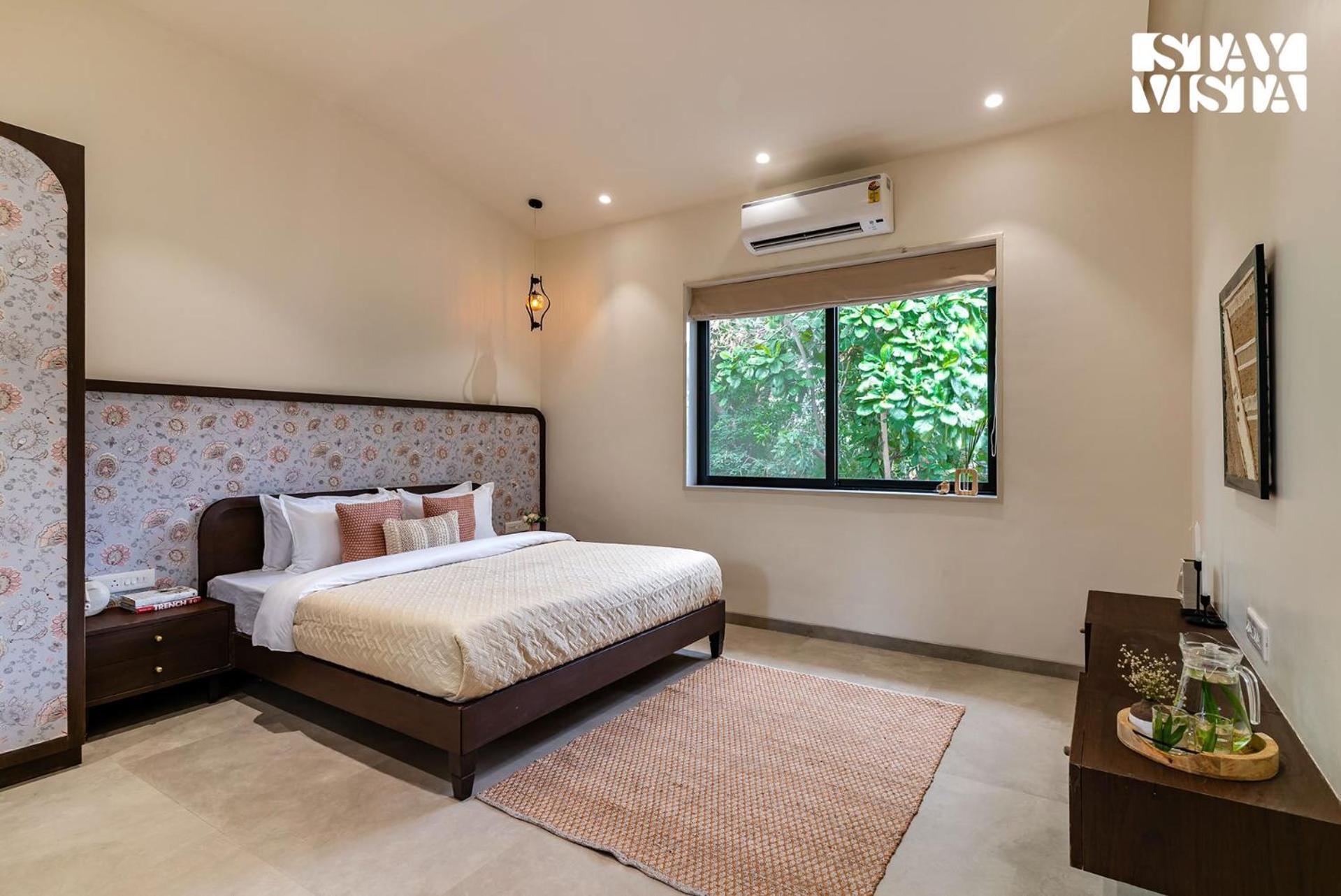 Stayvista At Amber & Mist - Pool And Lawn