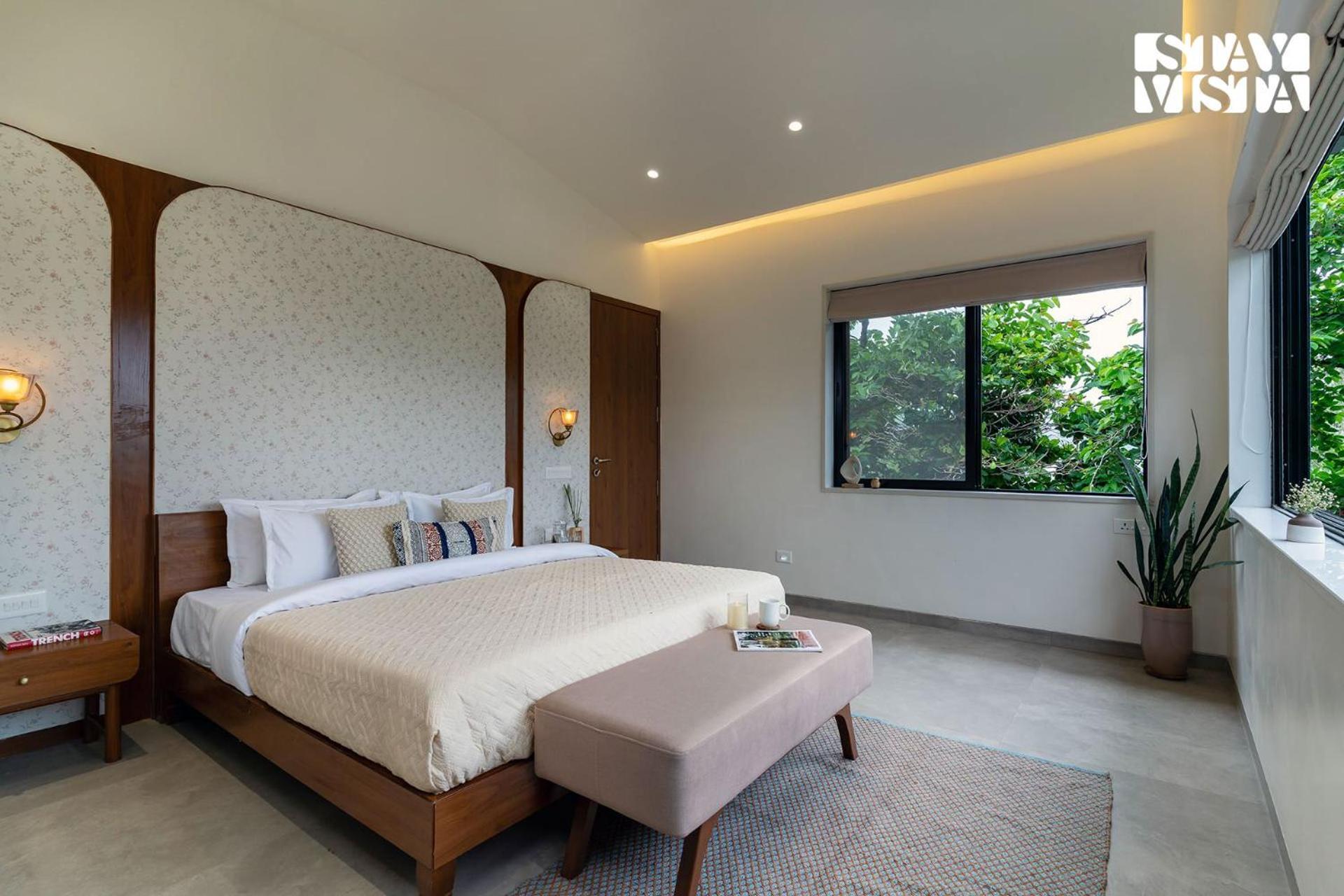 Villa Stayvista At Amber & Mist - Pool And Lawn *