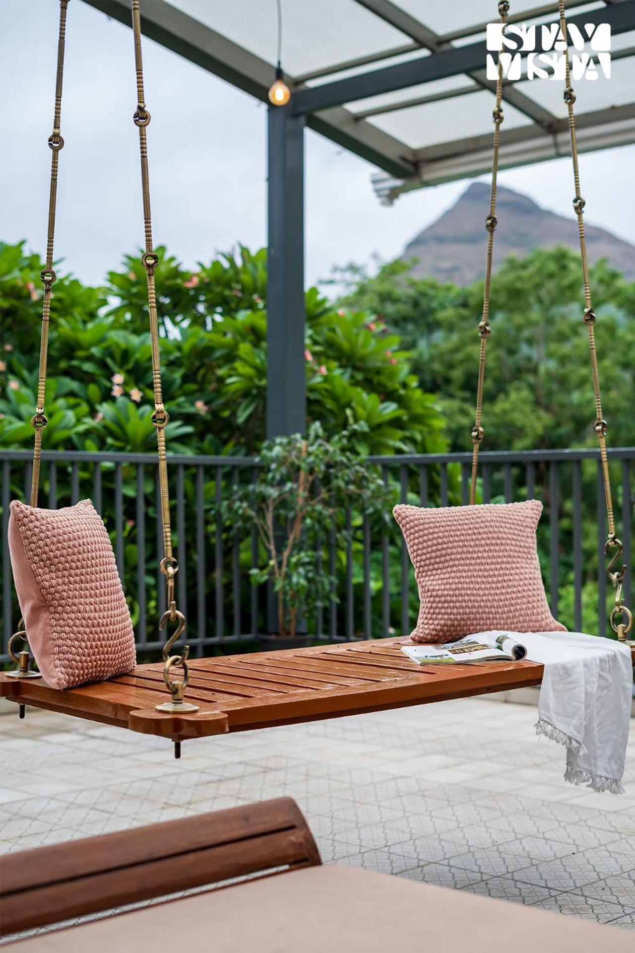Stayvista At Amber & Mist - Pool And Lawn Villa