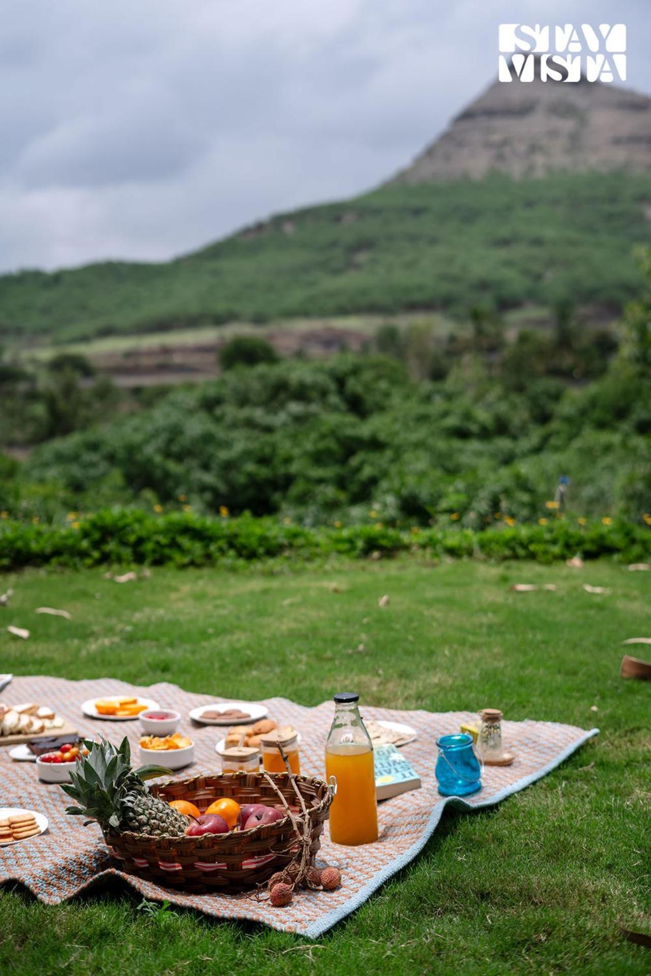 Stayvista At Amber & Mist - Pool And Lawn Nashik