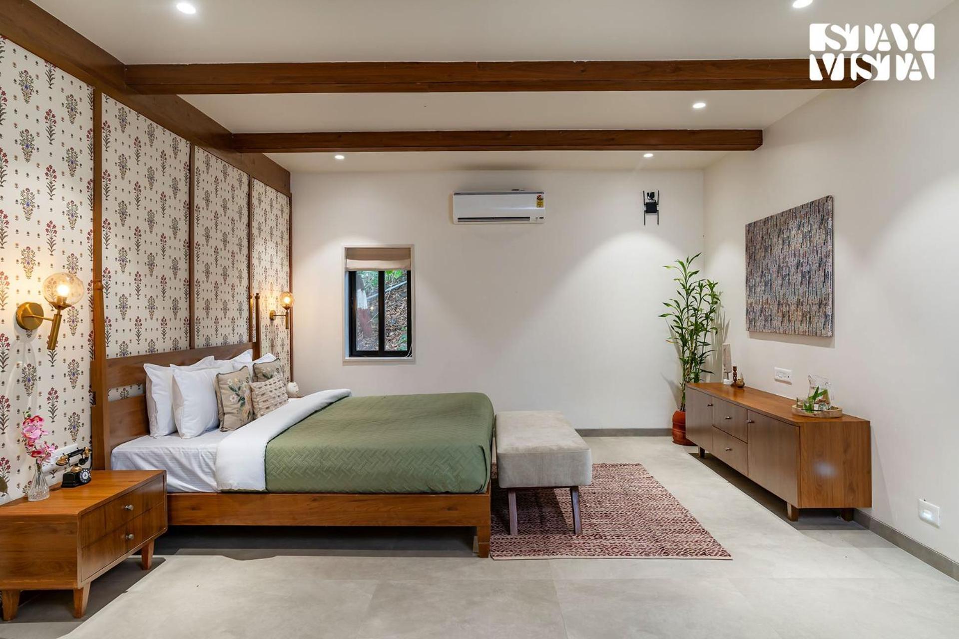 Villa Stayvista At Amber & Mist - Pool And Lawn
