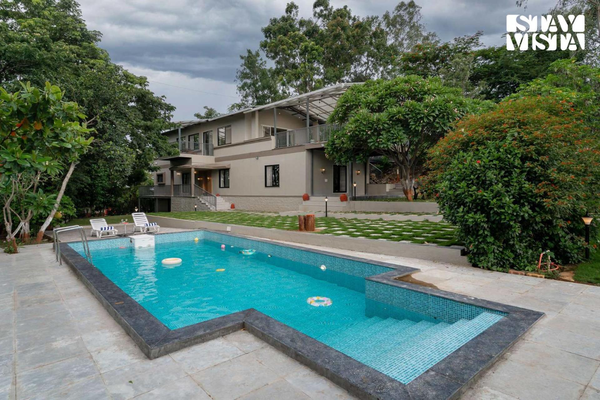 Villa Stayvista At Amber & Mist - Pool And Lawn *