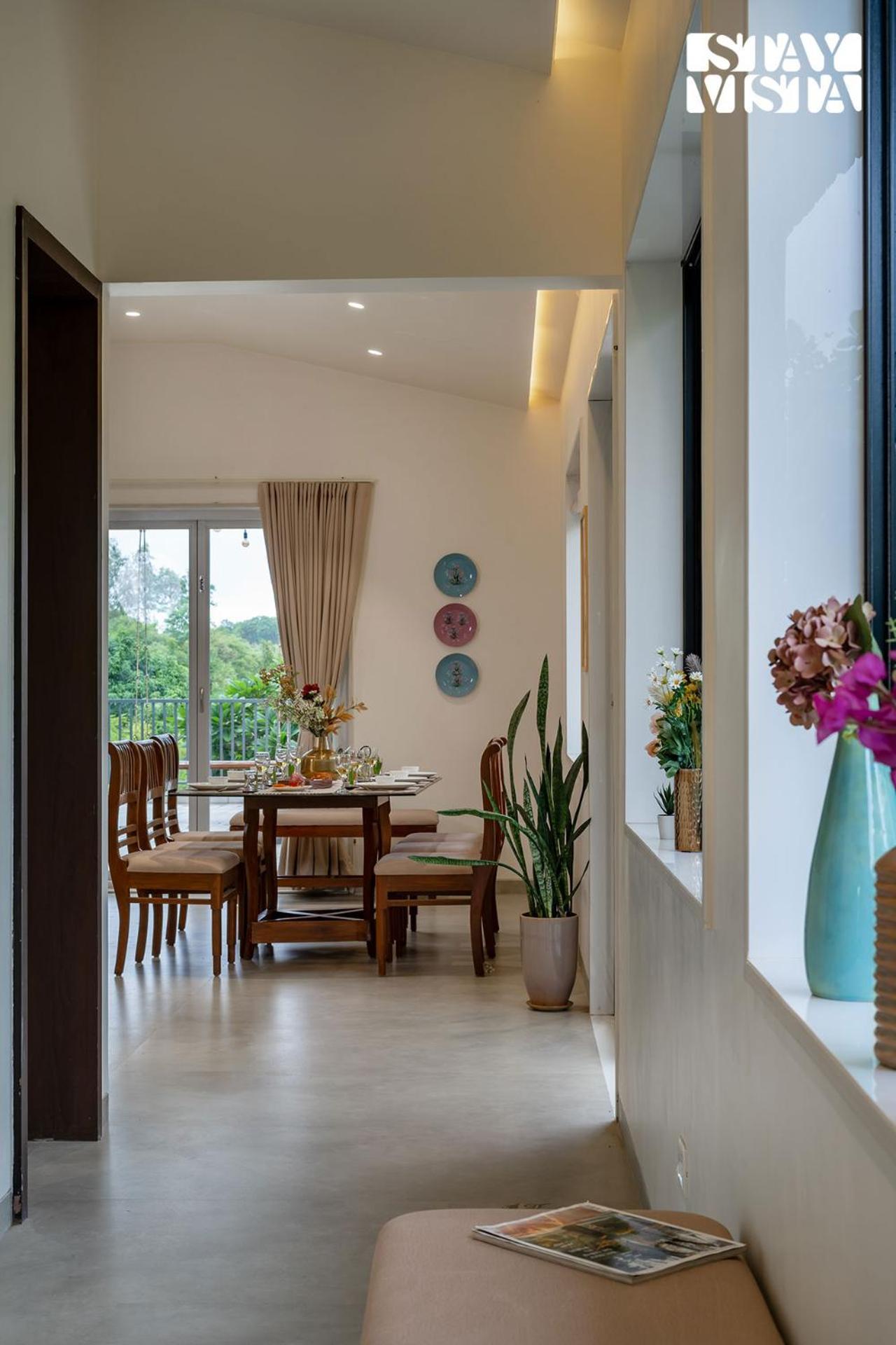 Villa Stayvista At Amber & Mist - Pool And Lawn