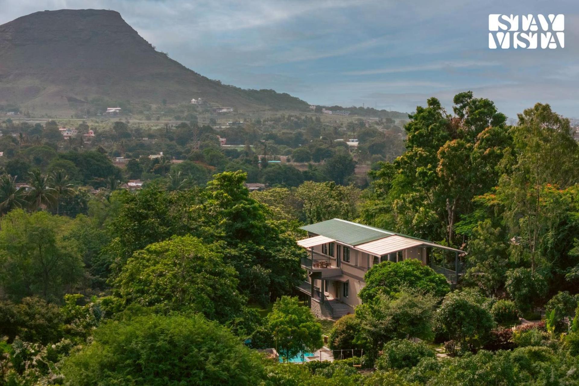 Villa Stayvista At Amber & Mist - Pool And Lawn *
