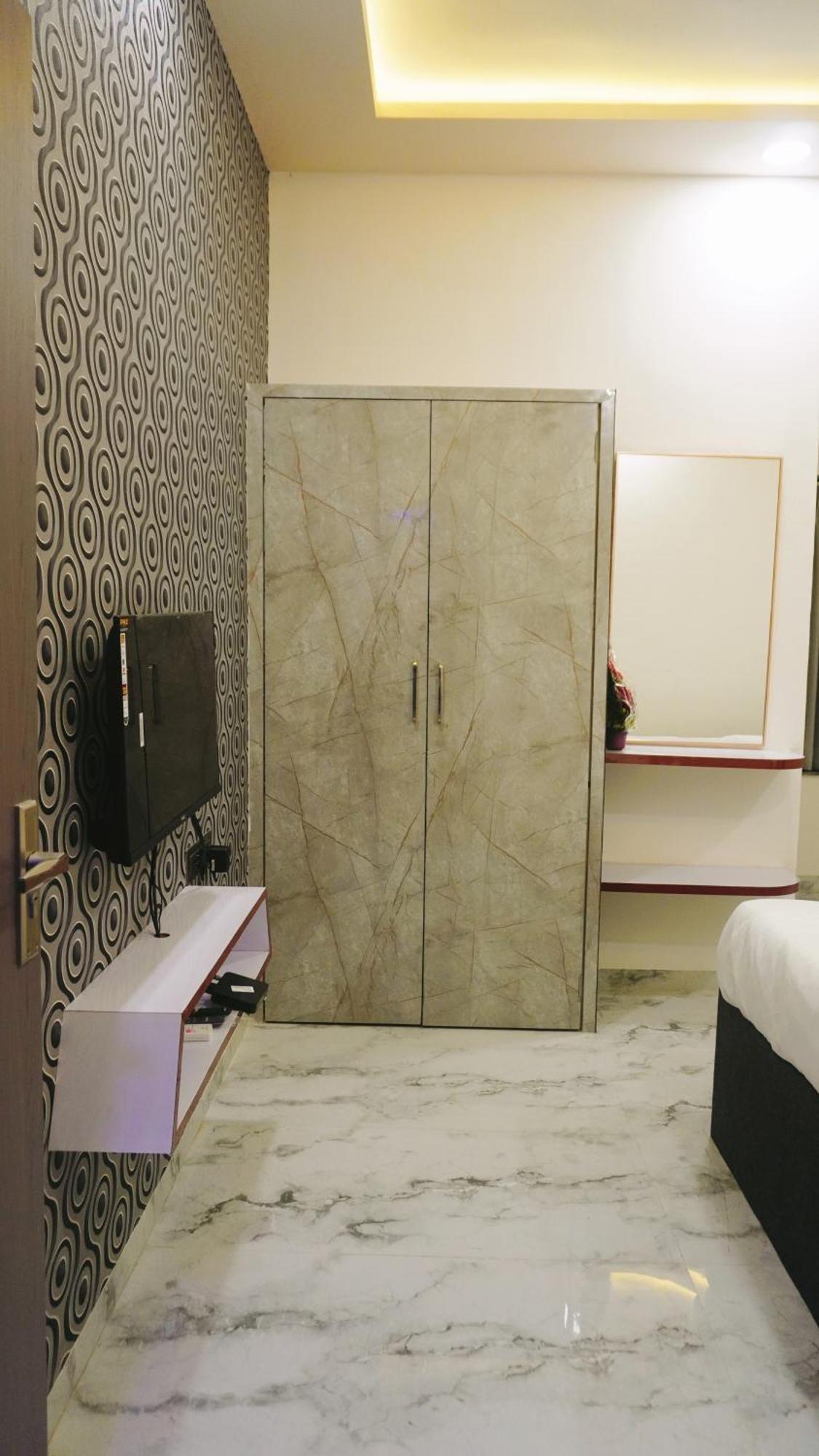 Hotel Sahara Residency