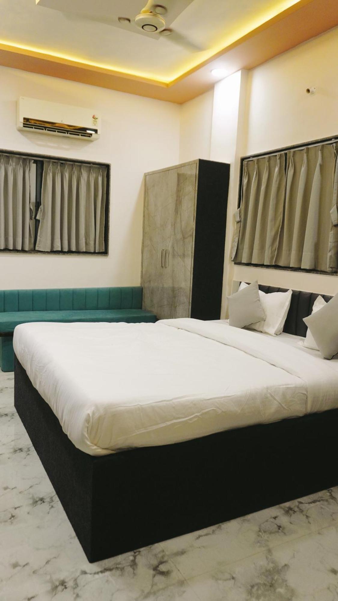 Hotel Sahara Residency *