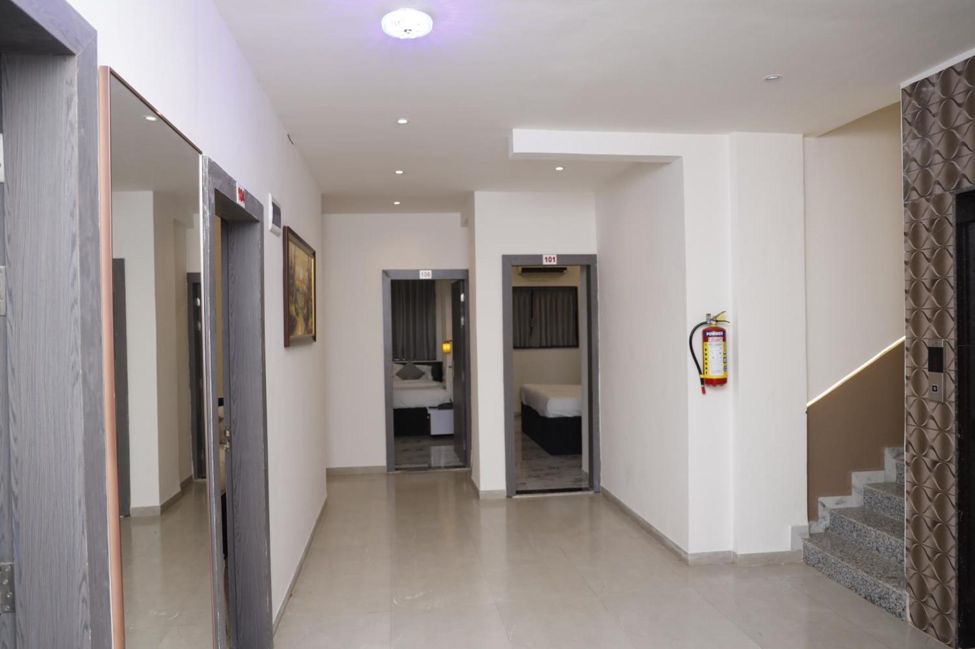 Hotel Sahara Residency