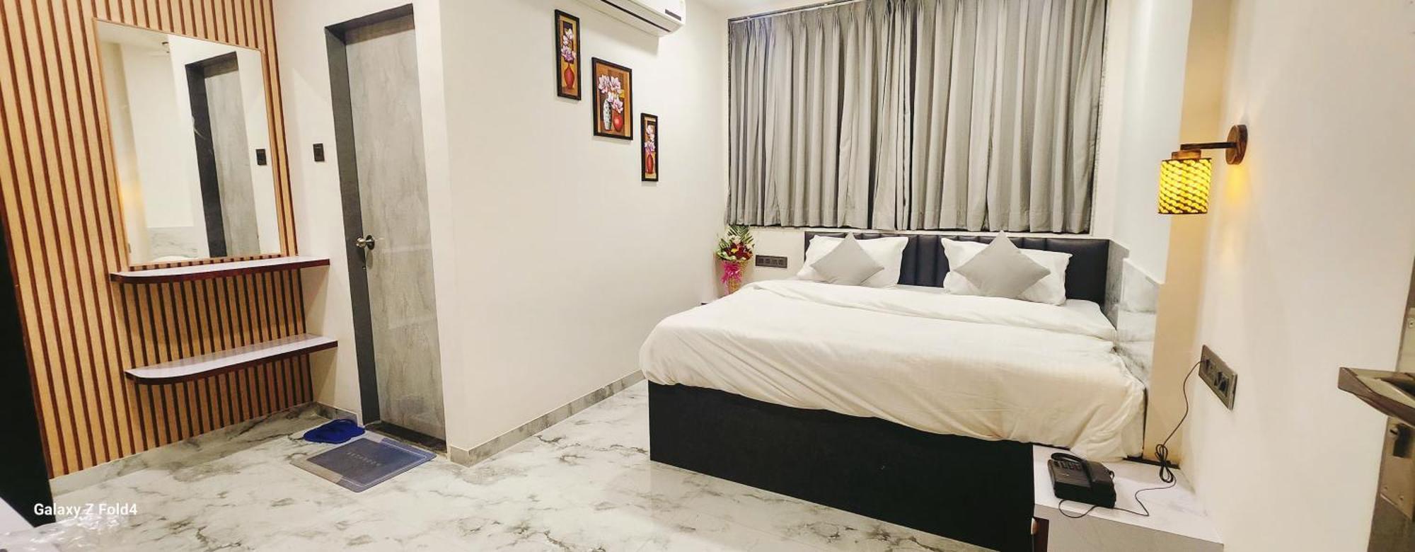 Hotel Sahara Residency