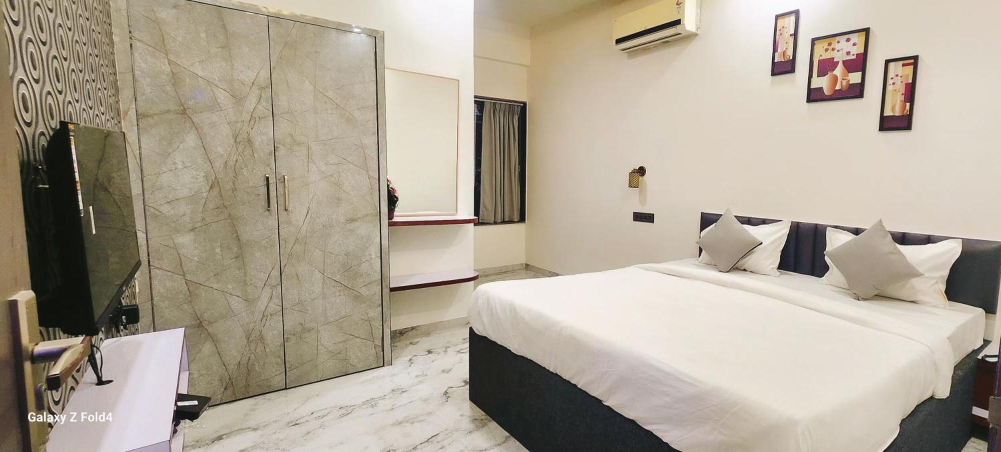 Hotel Sahara Residency *