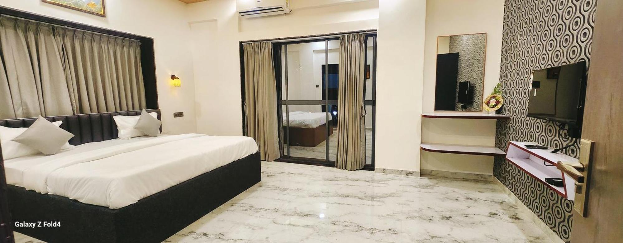 Hotel Sahara Residency *