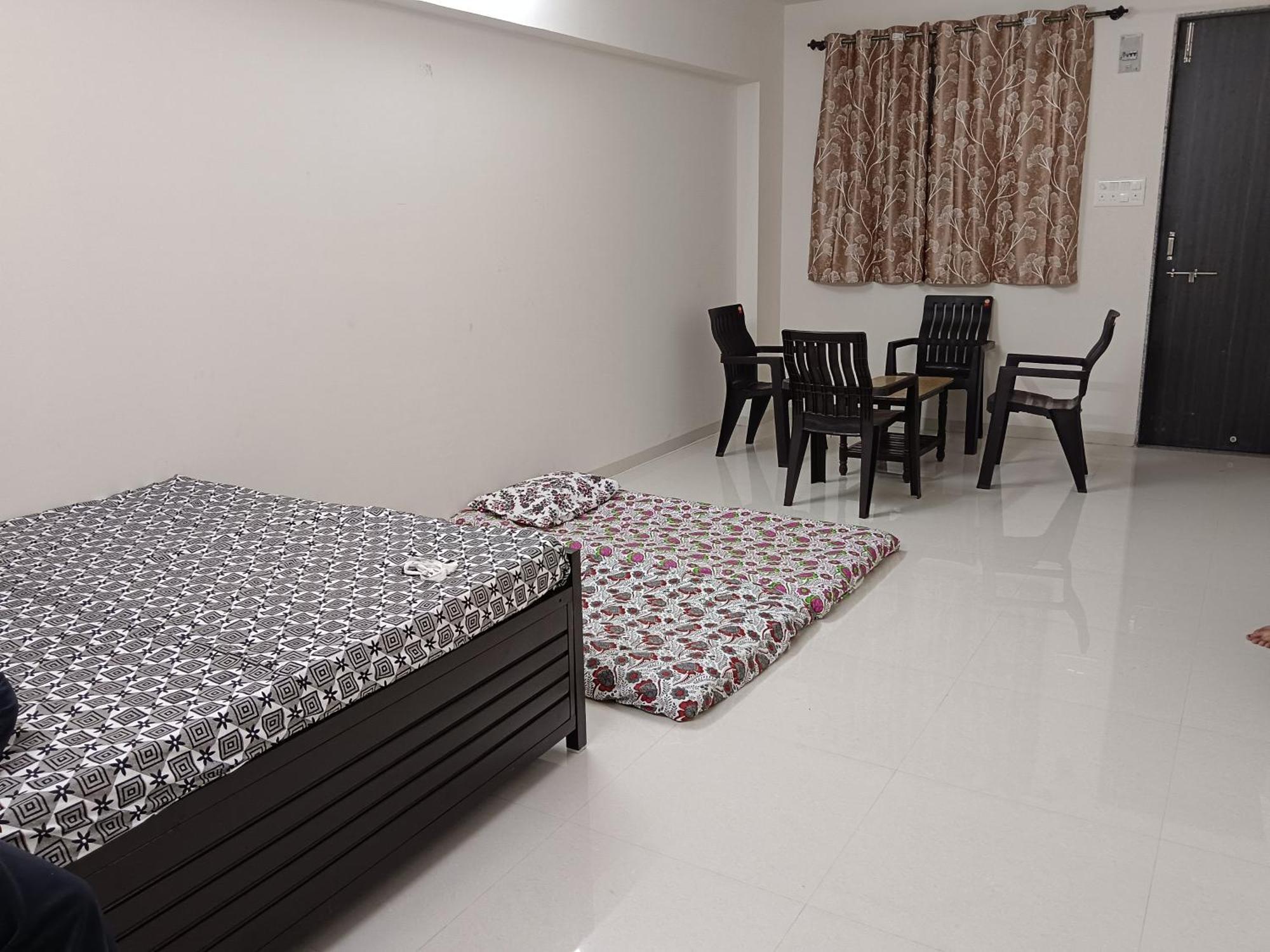 Malhar Guest house *