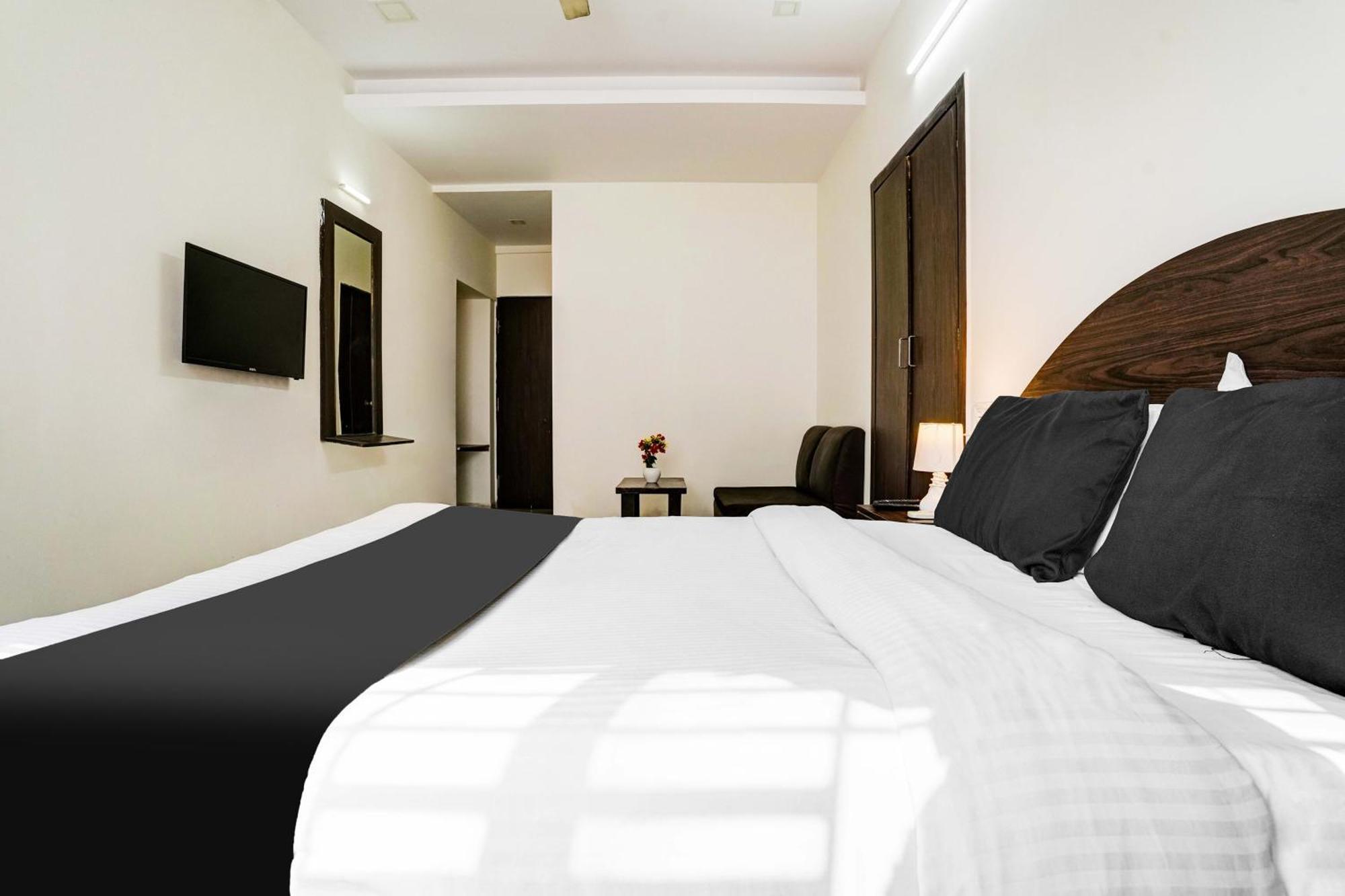Hotel Super O Near Vijay Mamta Theatre Formerly Sahara 3*