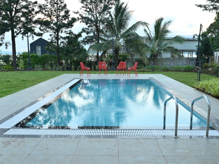 Lake View Holiday Near Sula Wine Yard With 3 Bdrms Holiday home