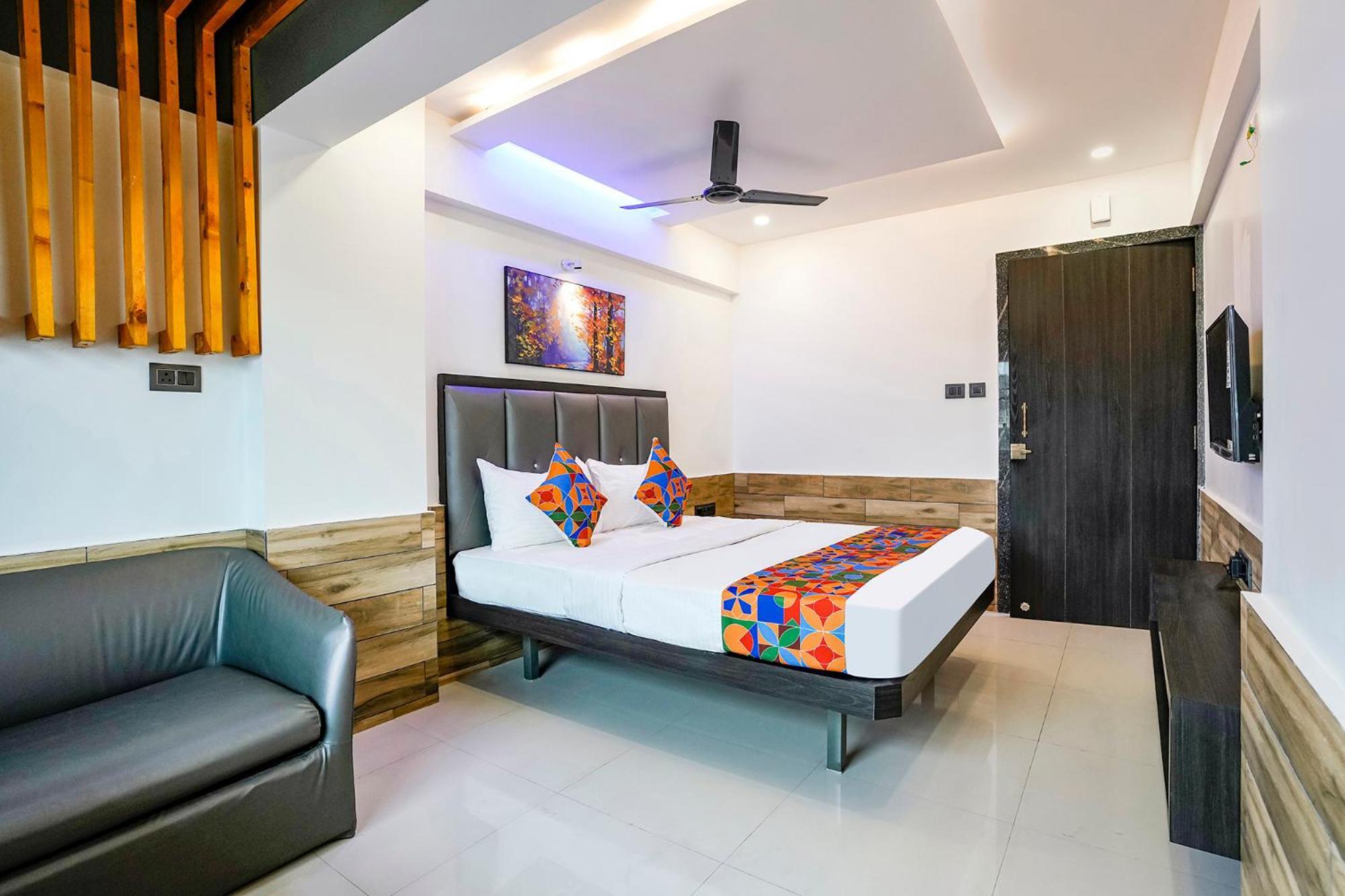 Hotel Fabhotel Prestige Elite - Road 3*